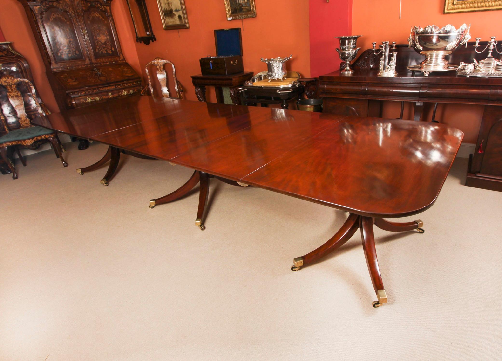 Antiquity 13ft Regency Triple Pillar Dining Table 19th C & 14 Chairs 20th Century Bon état - En vente à London, GB