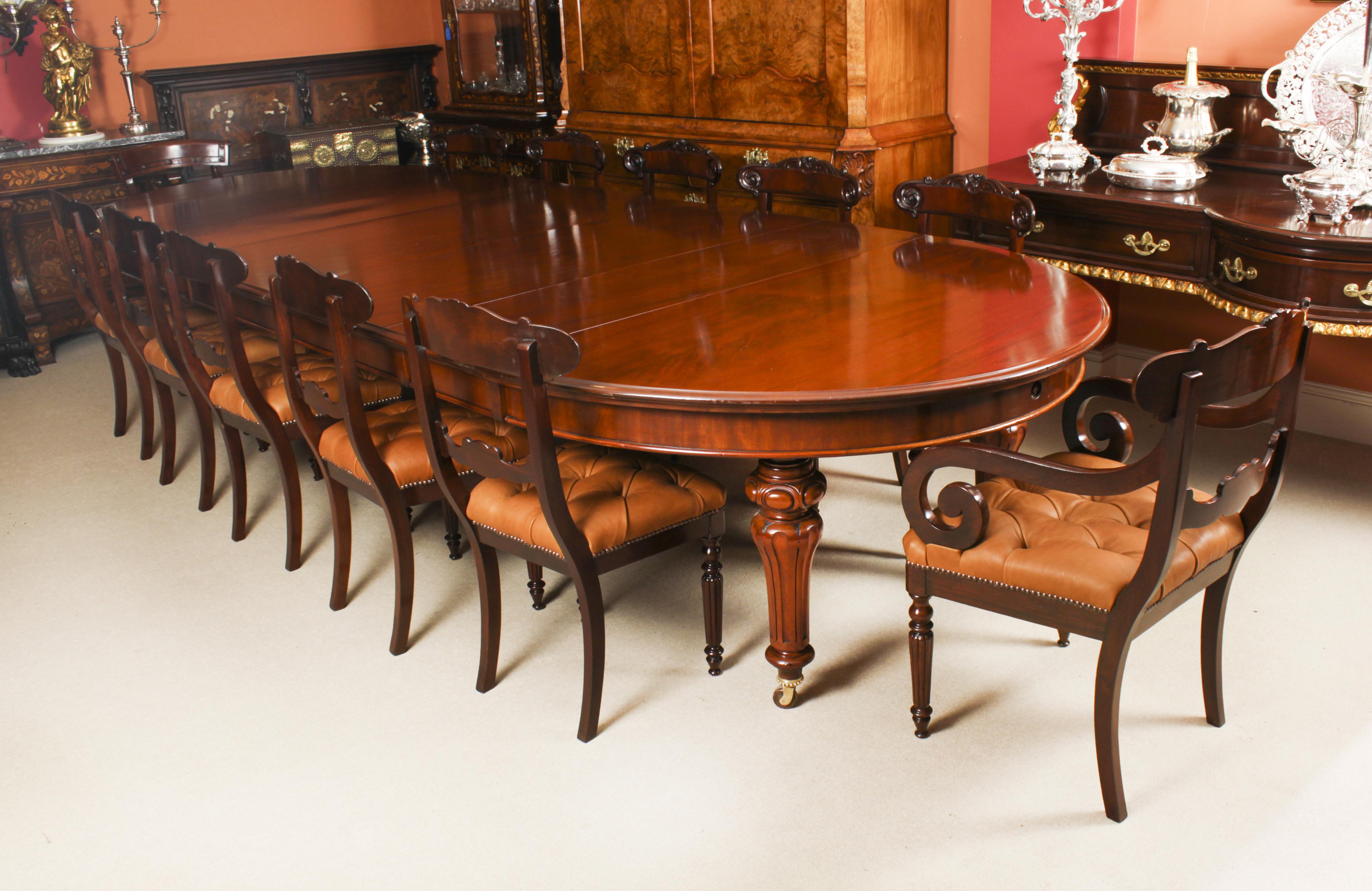 Antique 13ft William IV Oval Flame Mahogany Extending Dining Table 19th C In Good Condition In London, GB