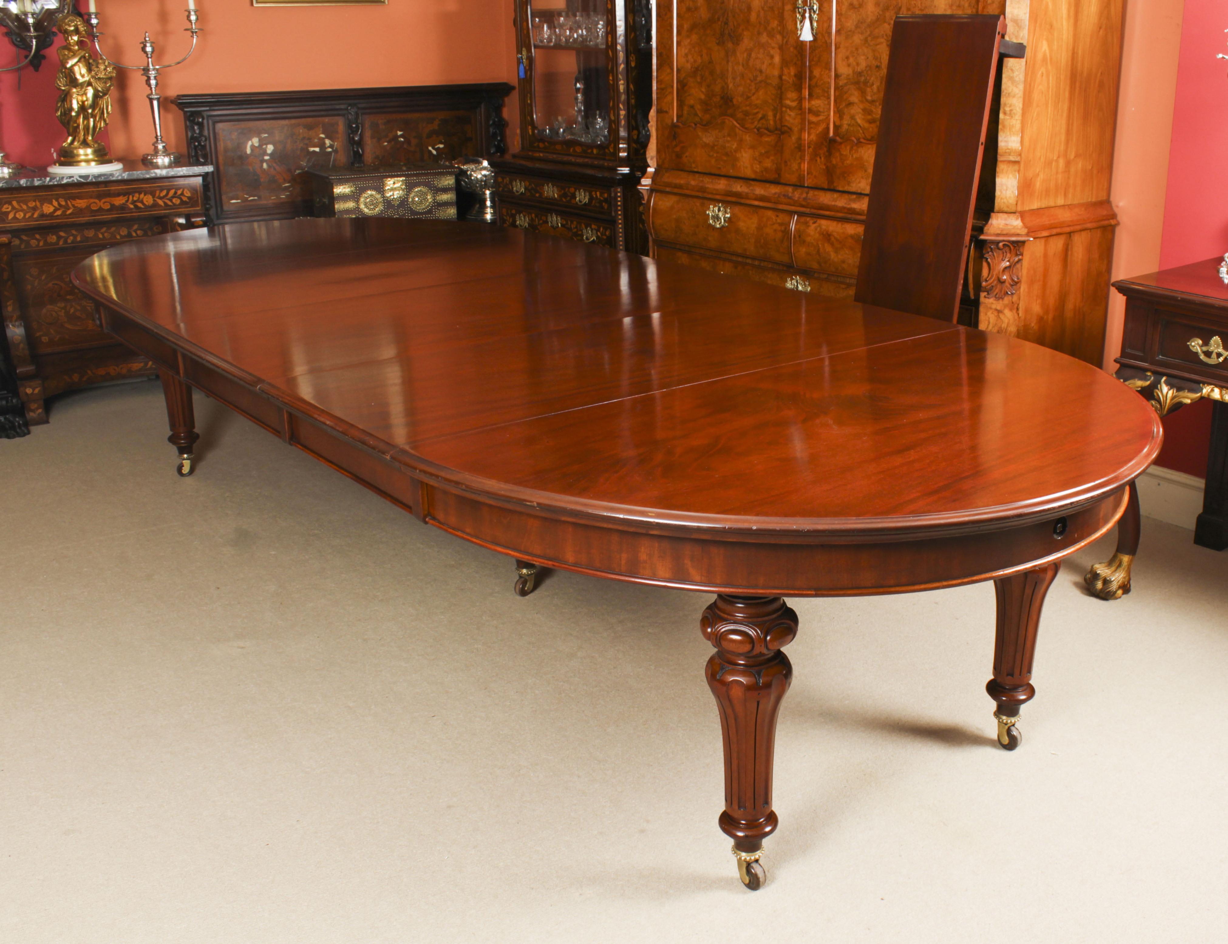 Antique 13ft William IV Oval Flame Mahogany Extending Dining Table 19th C 2