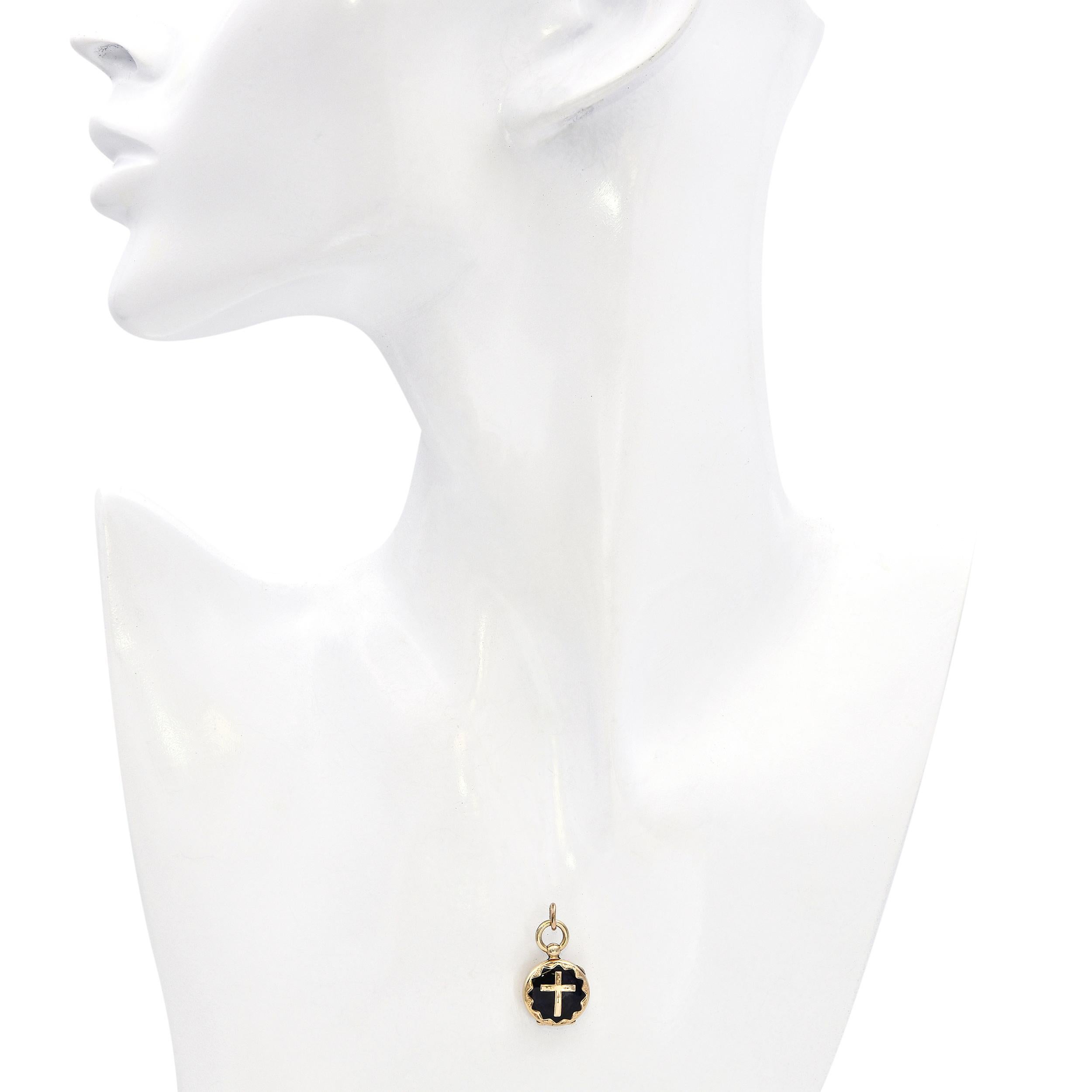 Vittoriano Antico medaglione a lutto in oro giallo 13k con smalto in vendita