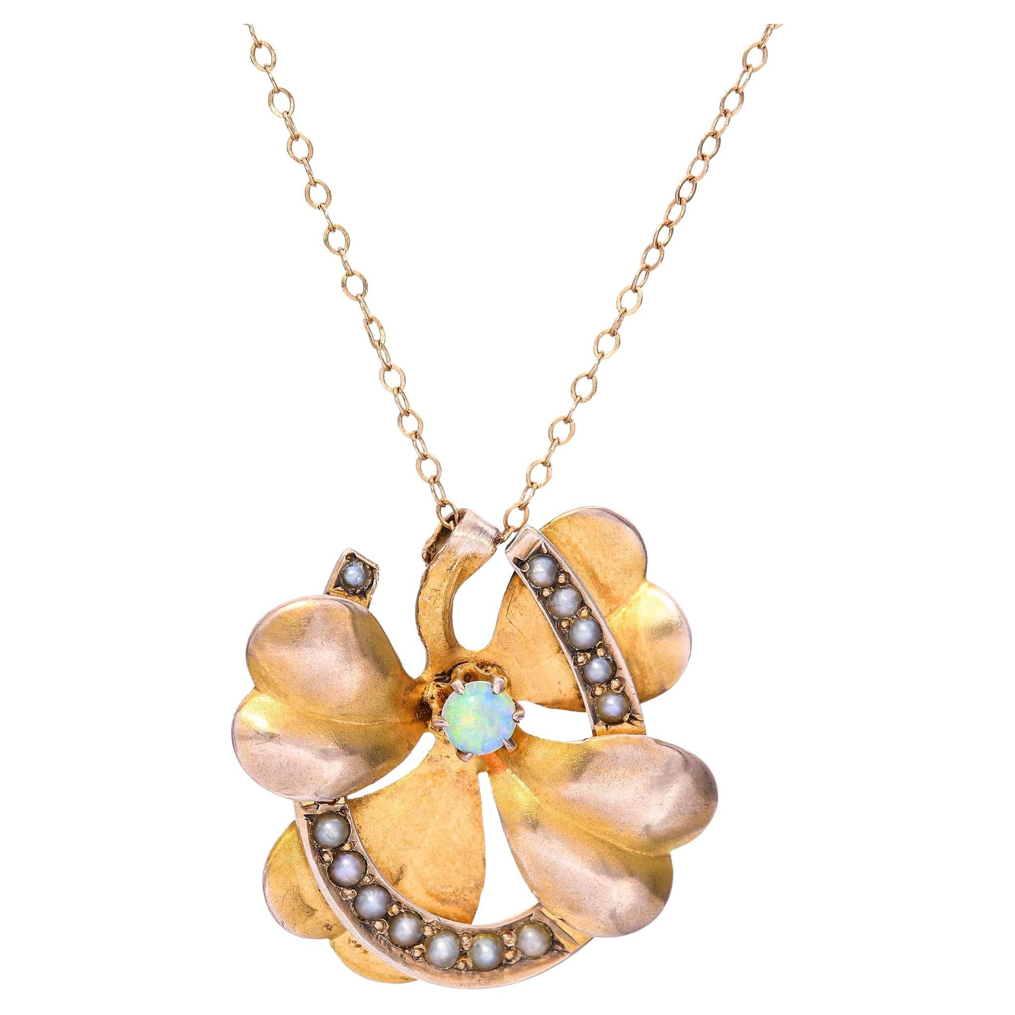 Collana antica in oro giallo 13 carati con pendente di perle e opale a ferro di cavallo e trifoglio portafortuna