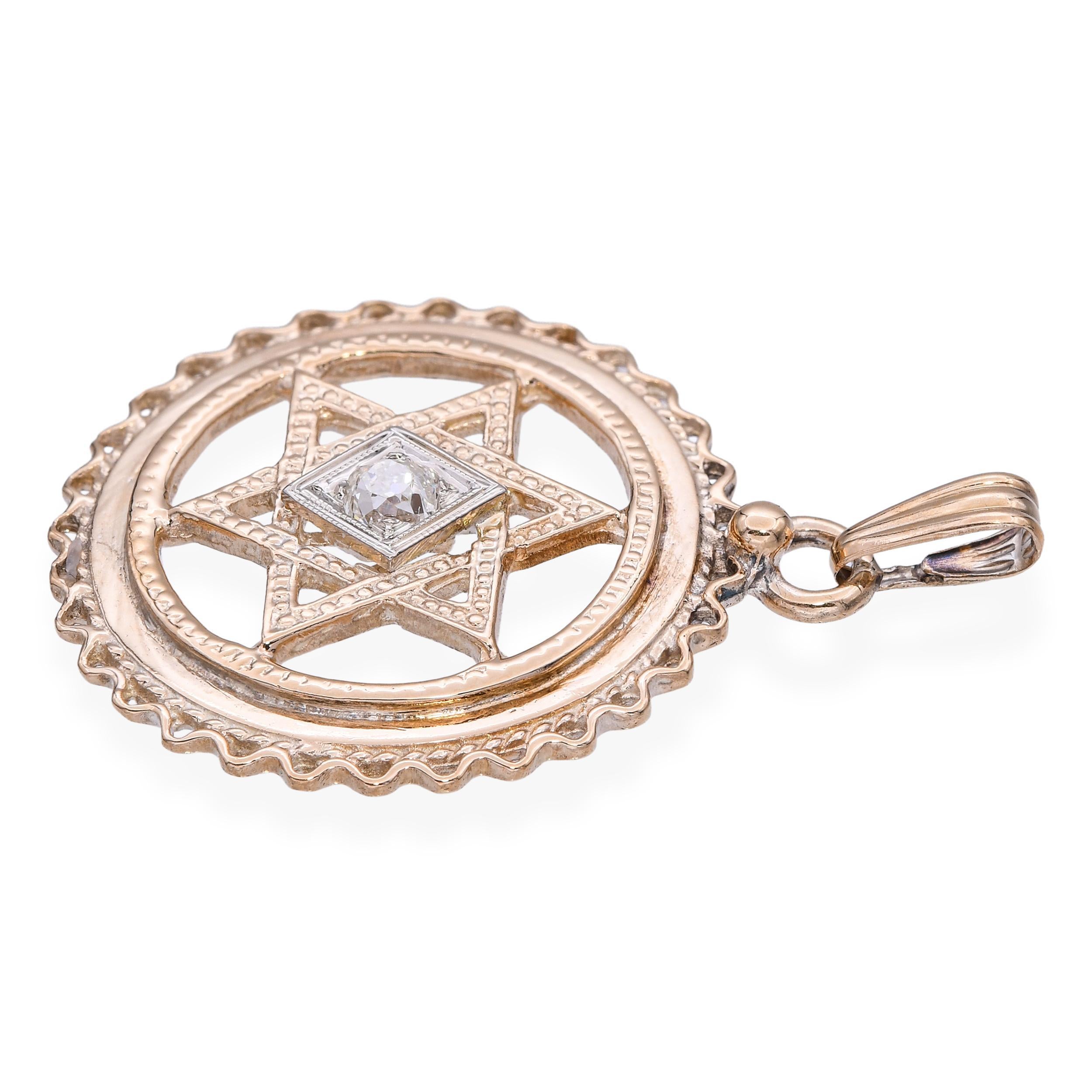 Pendentif étoile de David en or jaune 13k ancien avec diamants taillés dans la masse Bon état - En vente à New York, NY