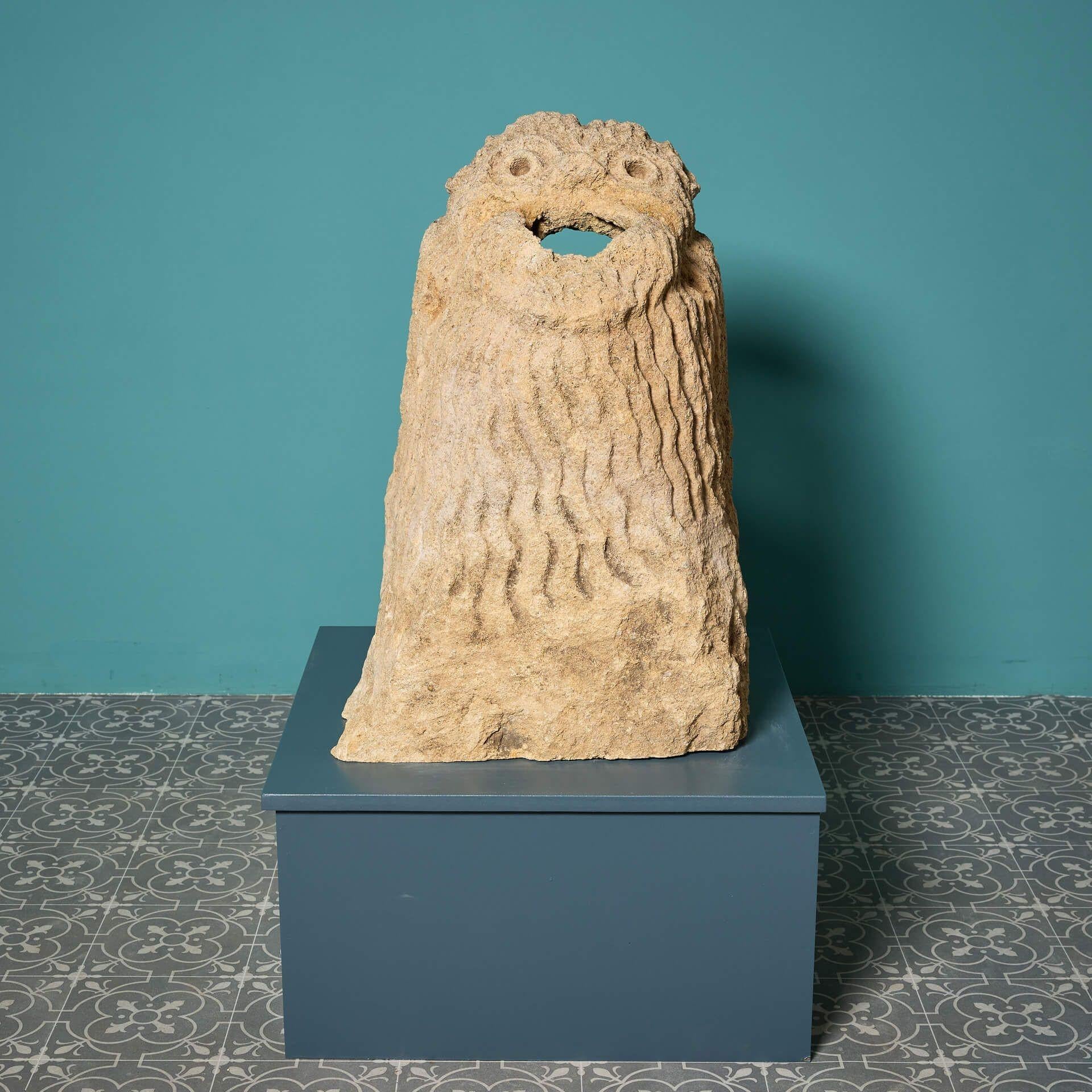 Anglais Ancienne gargouille médiévale en pierre sculptée des XIIIe et XIVe siècles en vente