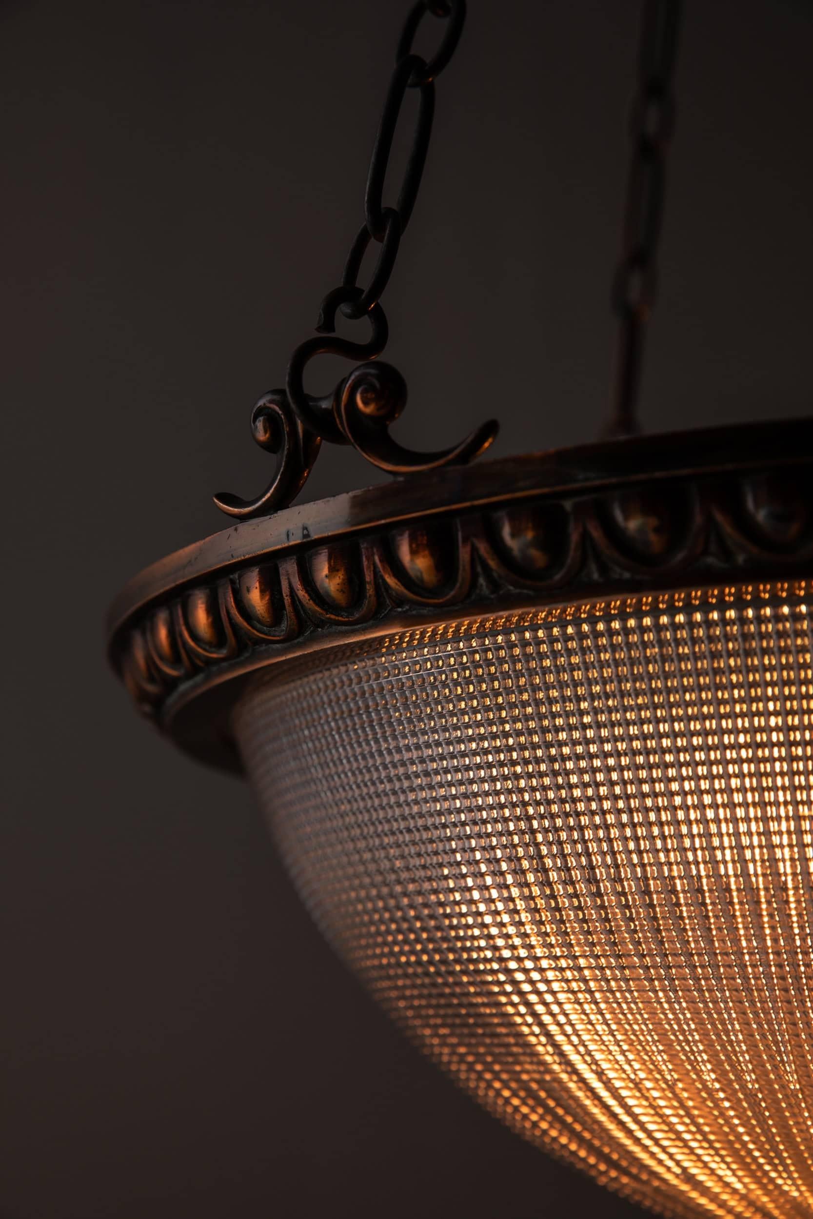 Inizio XX secolo Antico Plafonnier di vetro prismatico con ciotola di Holophane da 14