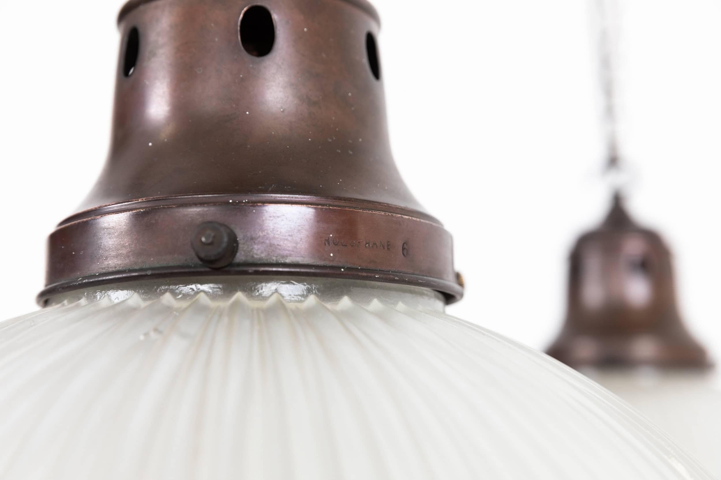 Art déco Lampe à suspension ancienne en verre prismatique réflecteur-refractor Holophane de 14 pouces, c. 1920 en vente