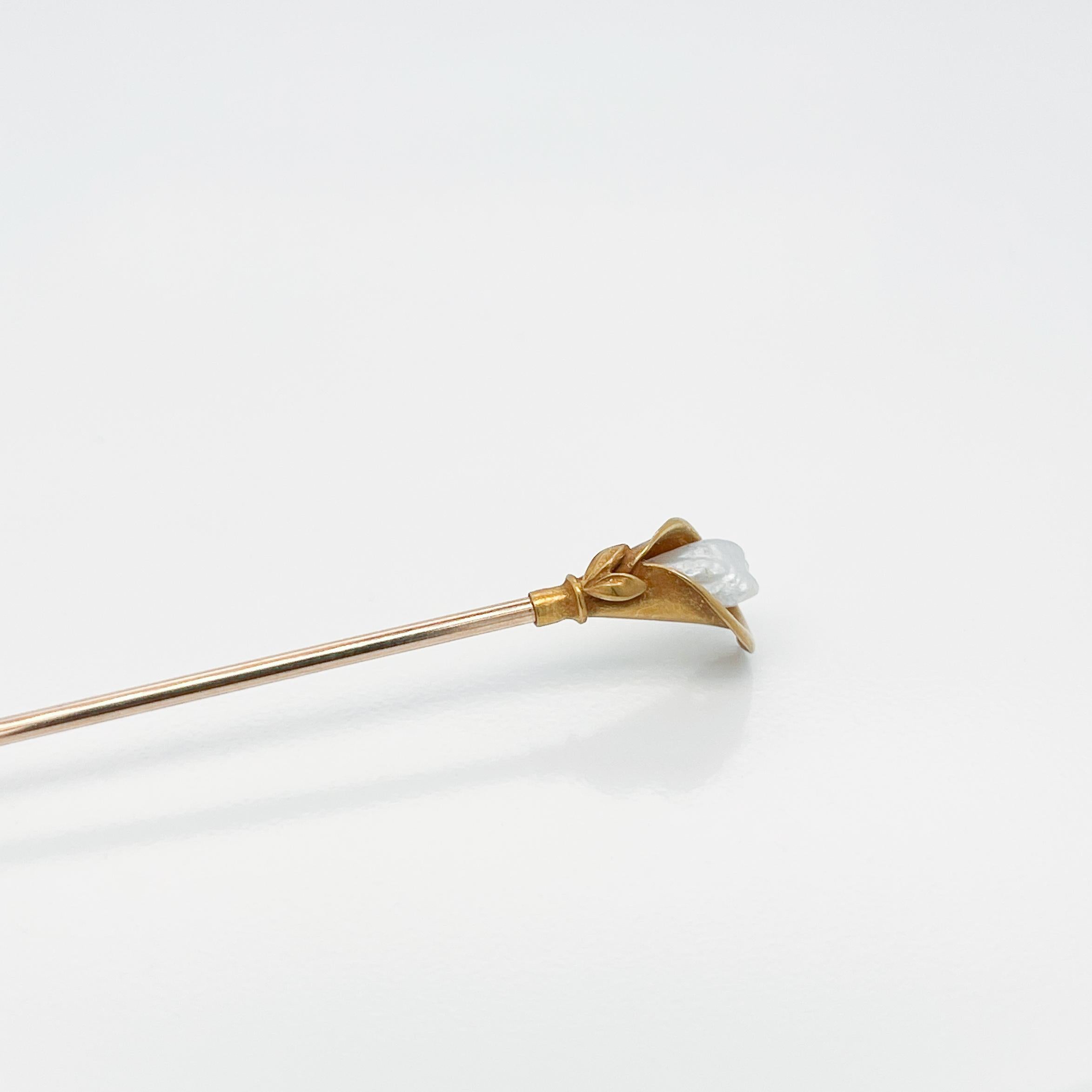 Antike 14 Karat Gold und Gold gefüllte Frieden Lilien-Hut-Anstecknadel mit Keshi-Perle im Zustand „Gut“ im Angebot in Philadelphia, PA