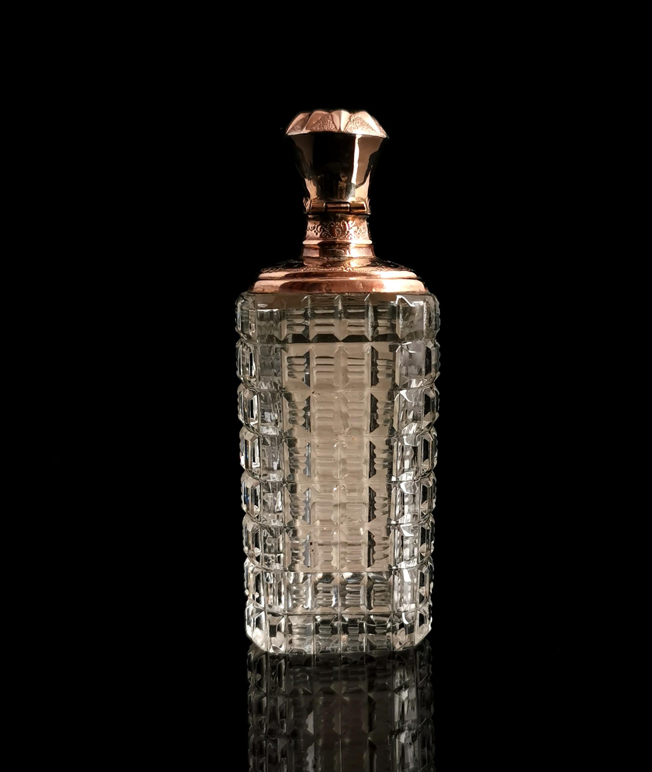Bouteille à parfum ancienne en verre taillé en or 14 carats, coffret, 19ème siècle en vente 7