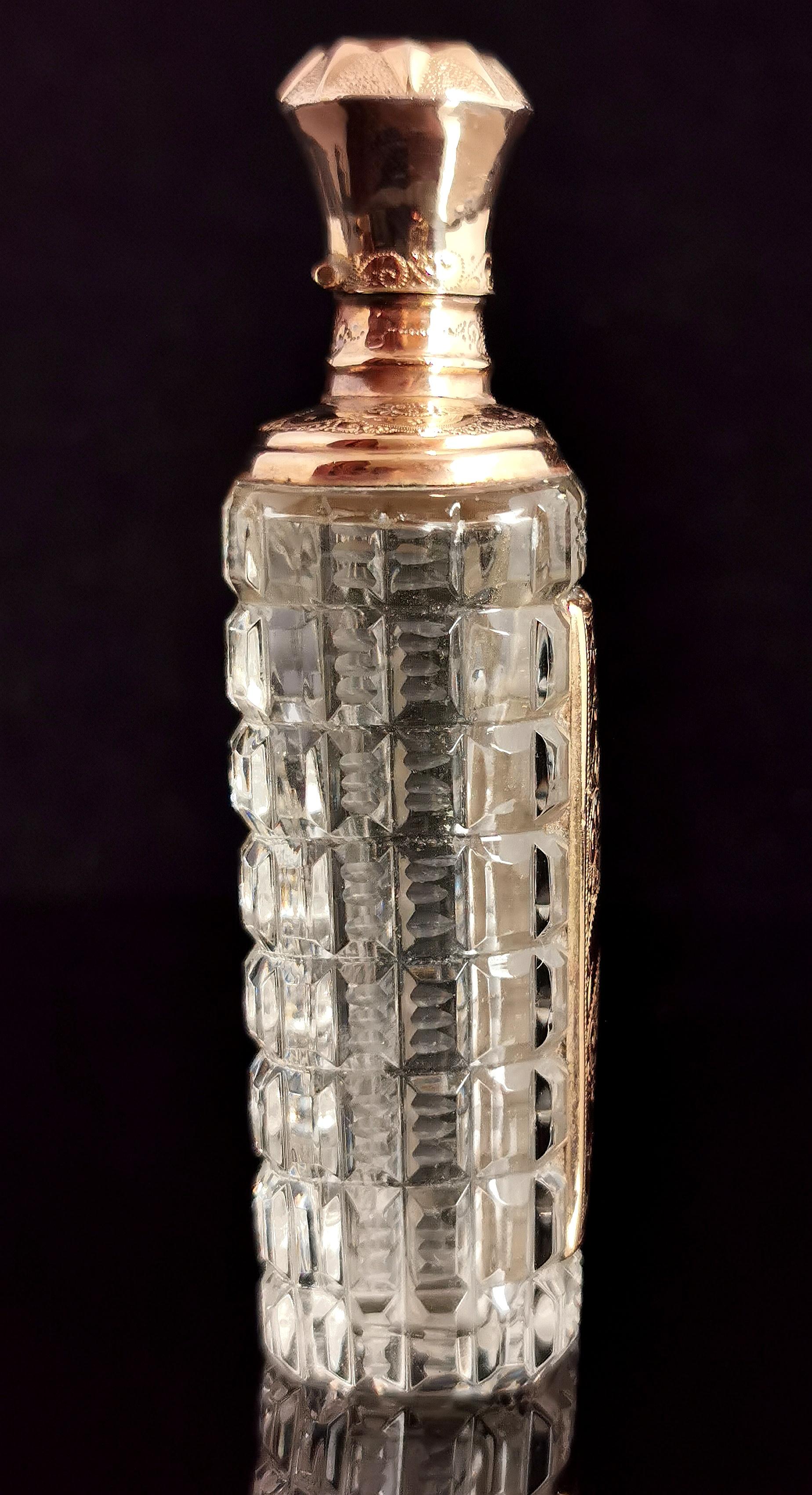 Bouteille à parfum ancienne en verre taillé en or 14 carats, coffret, 19ème siècle en vente 11