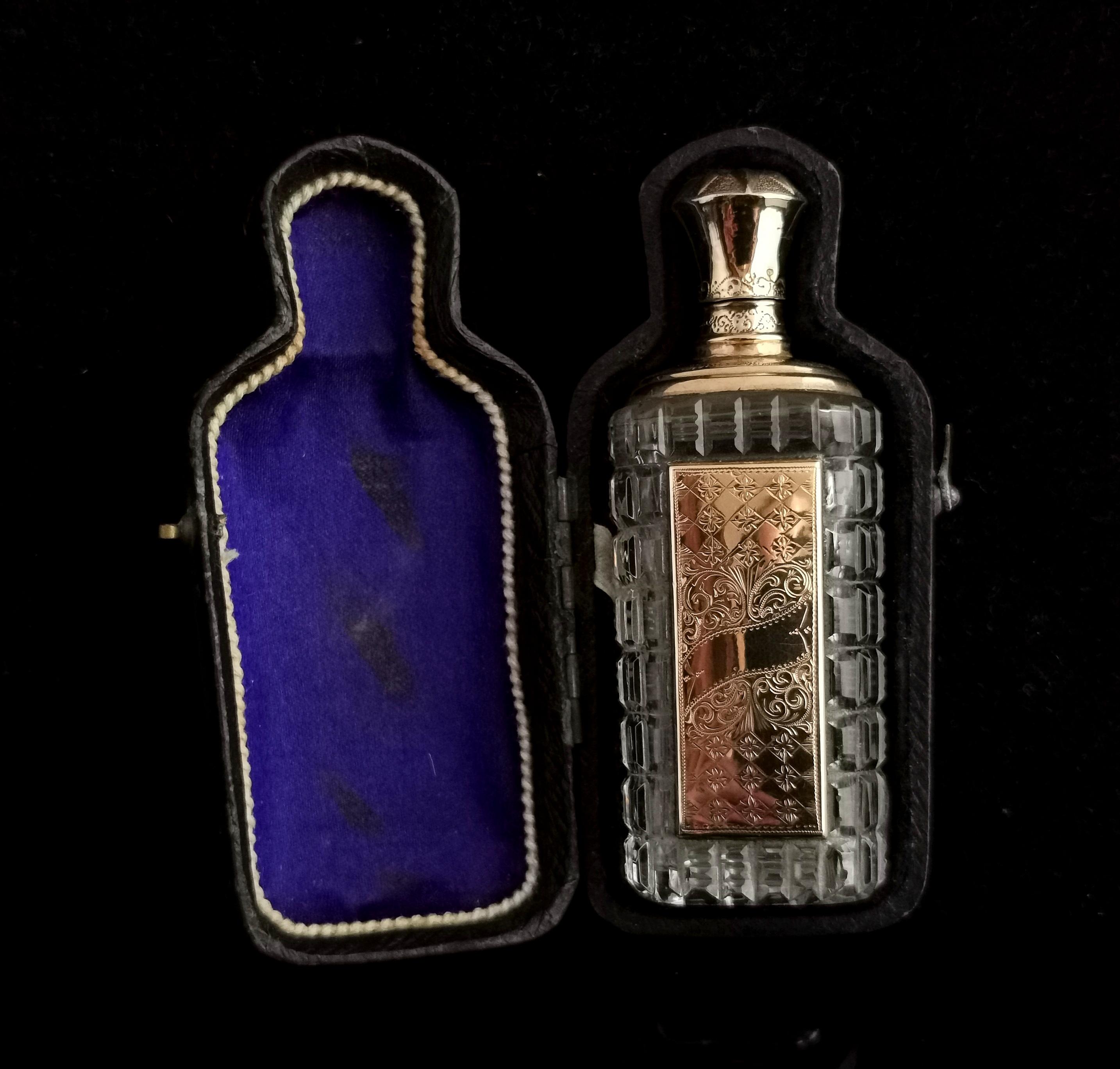 Antike Parfümflasche aus 14 Karat Goldschliffglas, gehäkelt, 19. Jahrhundert im Angebot 12