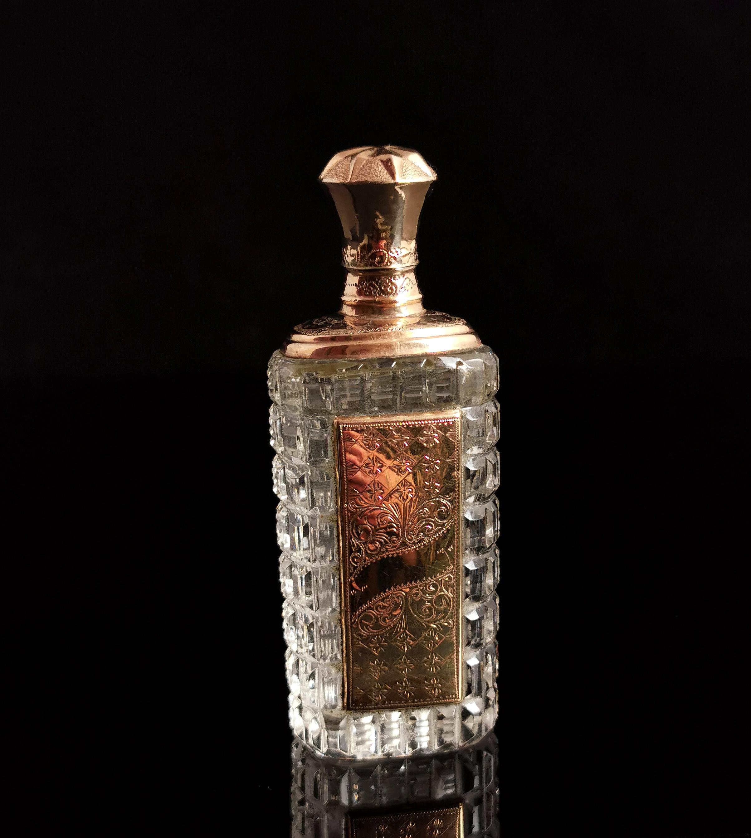 Victorien tardif Bouteille à parfum ancienne en verre taillé en or 14 carats, coffret, 19ème siècle en vente