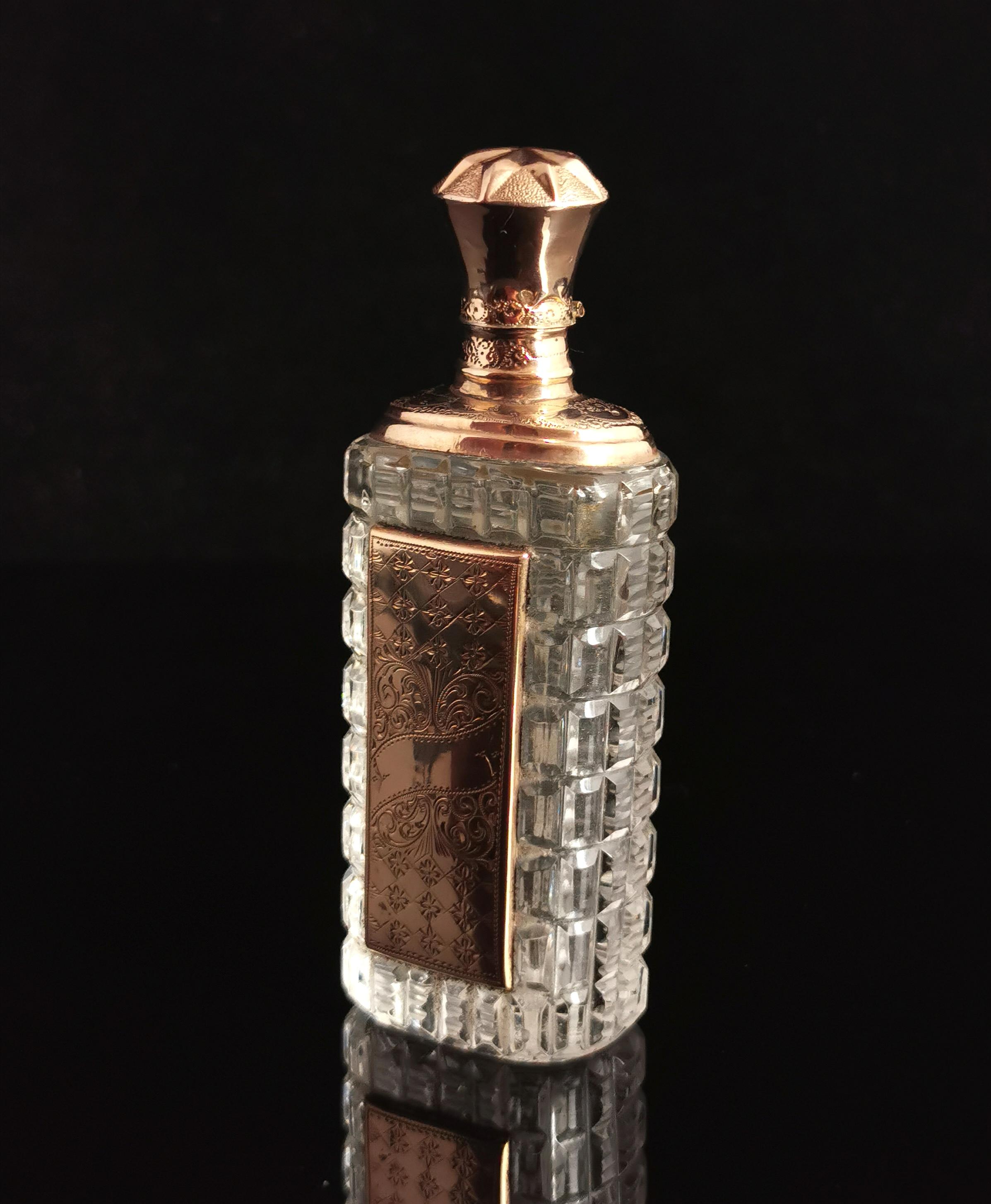 Antique 14 Karat Gold Cut Glass Scent Bottle, Cased, 19th Century In Fair Condition For Sale In NEWARK, GB