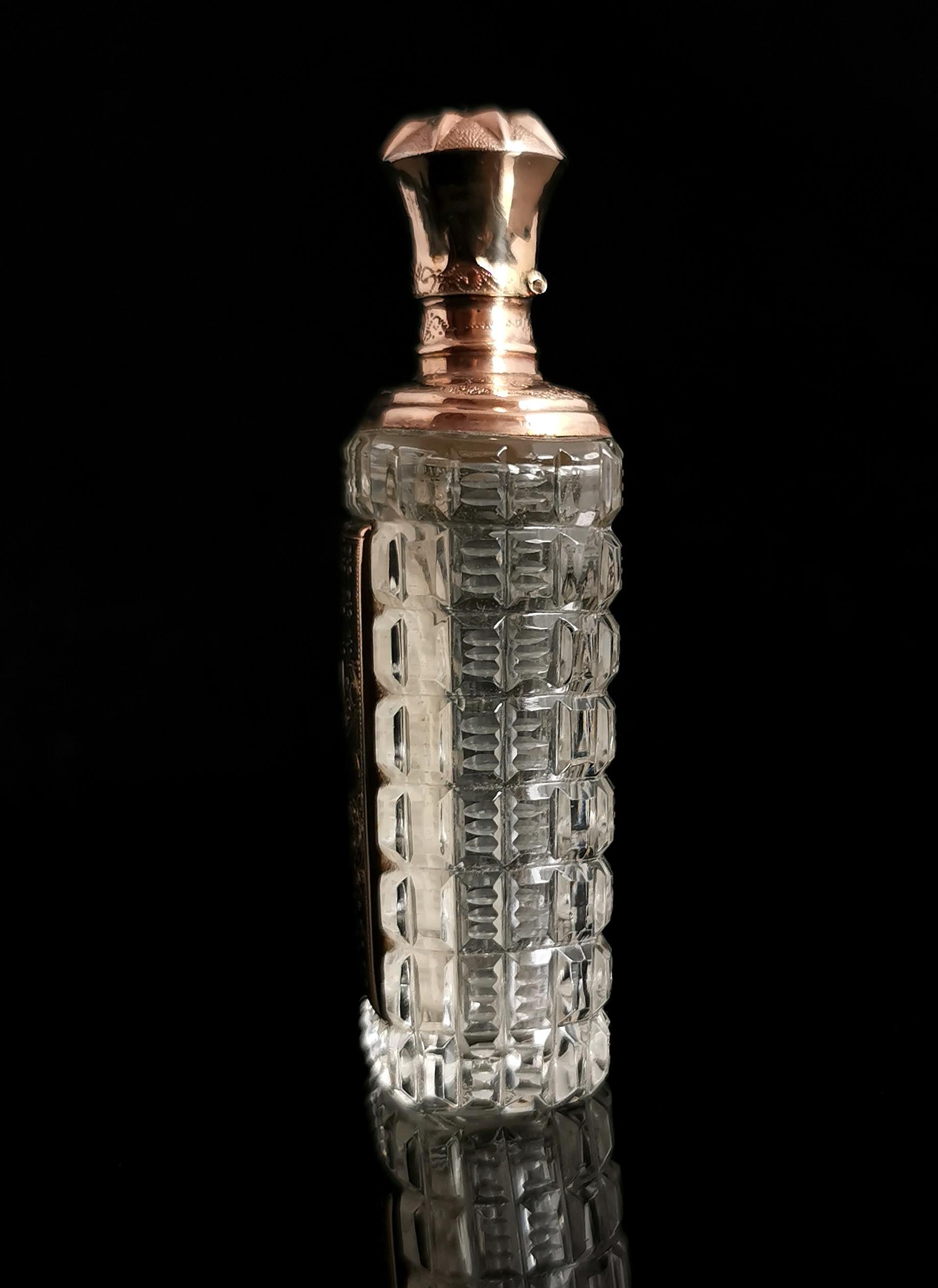 Bouteille à parfum ancienne en verre taillé en or 14 carats, coffret, 19ème siècle en vente 1
