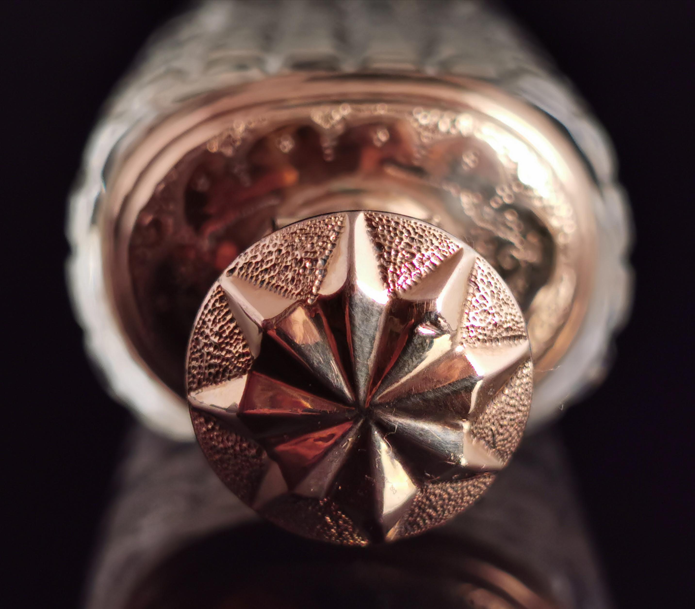Bouteille à parfum ancienne en verre taillé en or 14 carats, coffret, 19ème siècle en vente 4