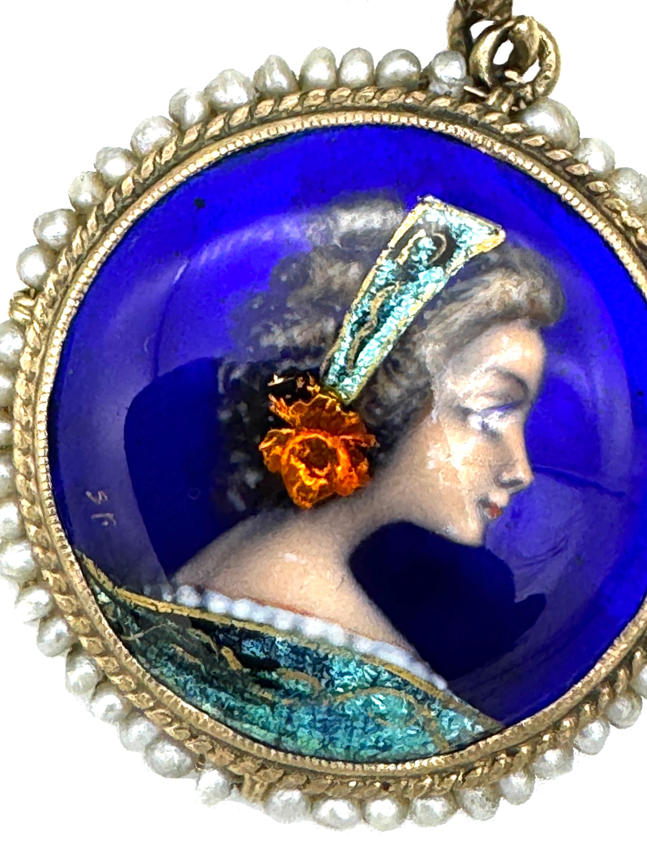 Perle Boucle d'oreille pendante ancienne en or 14 carats peinture émail perle orientale perle de rocaille en vente