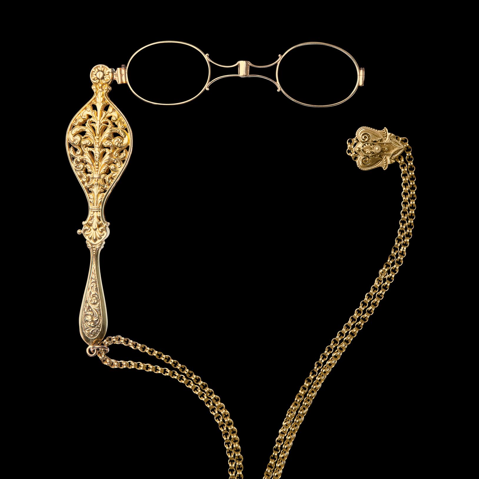 Lorgnette et longue chaîne ancienne en or 14 carats Excellent état - En vente à San Francisco, CA