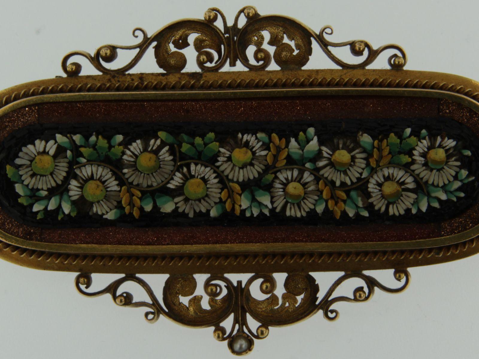 Victorian Antique 14 Karat Gold Micro-Mosaic Brooch, 19th Century For Sale