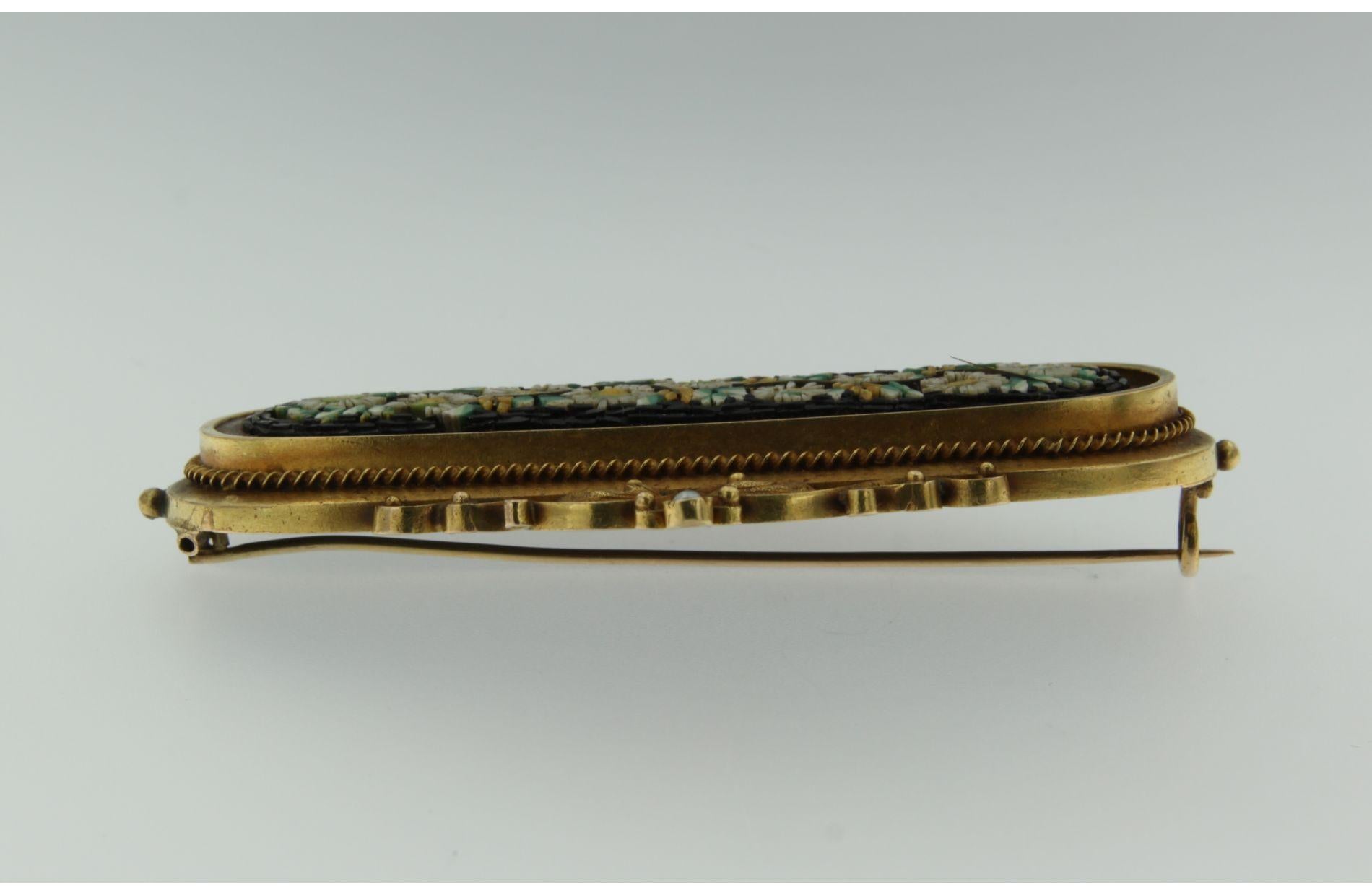 Antique 14 Karat Gold Micro-Mosaic Brooch, 19th Century In Good Condition For Sale In The Hague, ZH