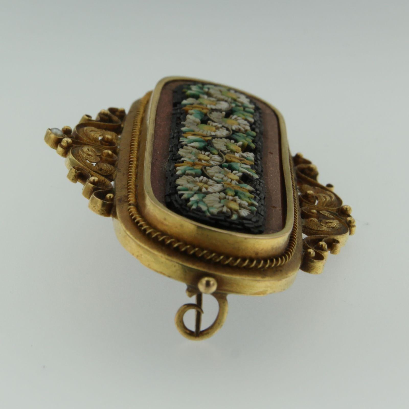 Antique 14 Karat Gold Micro-Mosaic Brooch, 19th Century For Sale 1