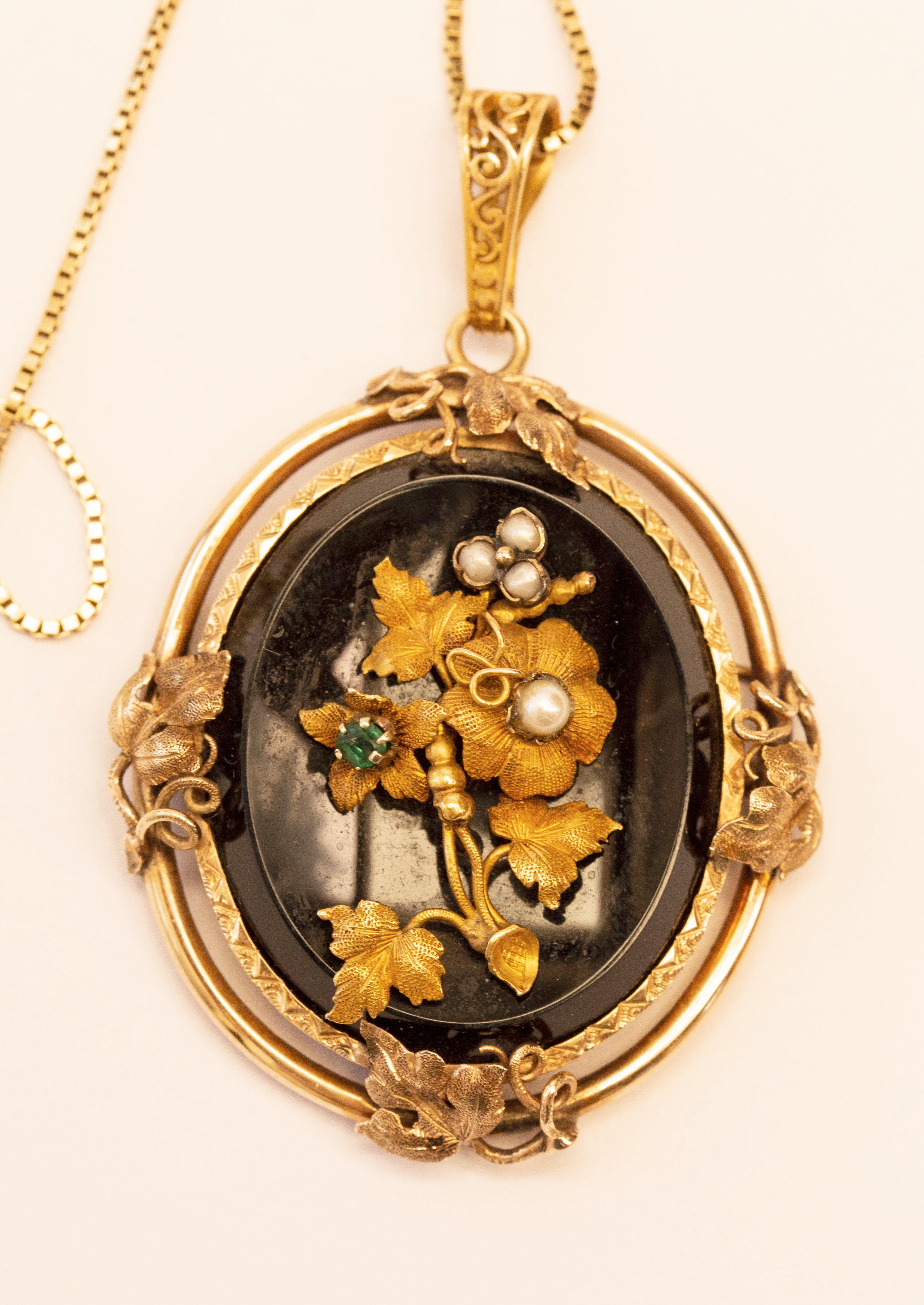 Antique 14 Karat Oval Onyx Pendant with Floral Emerald Pearl & Gold Decoration  For Sale 4
