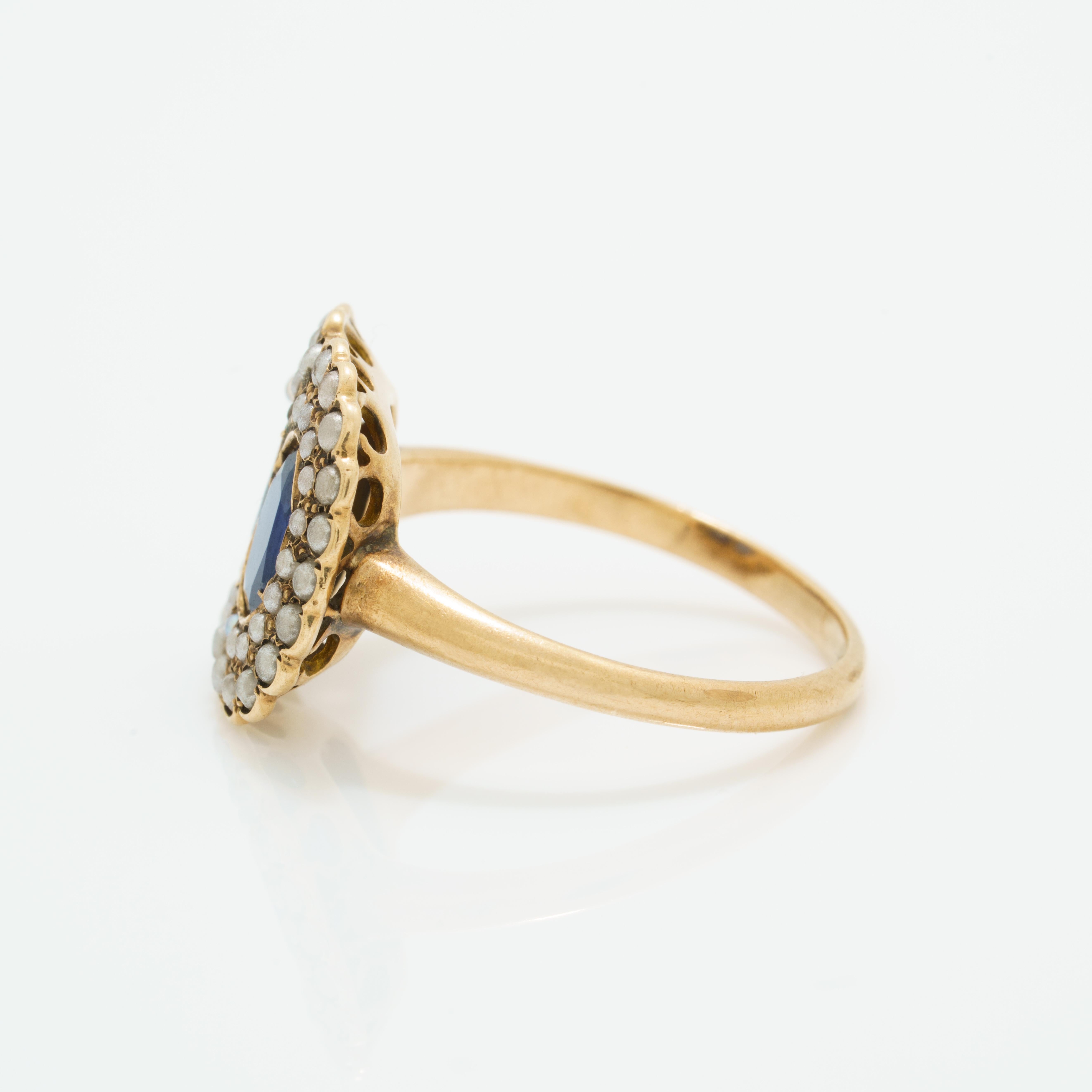 Antiker Ring aus 14 Karat Rosgold mit 1,0 Karat doppeltem Saphir und Saatperlen im Zustand „Relativ gut“ im Angebot in New York, NY