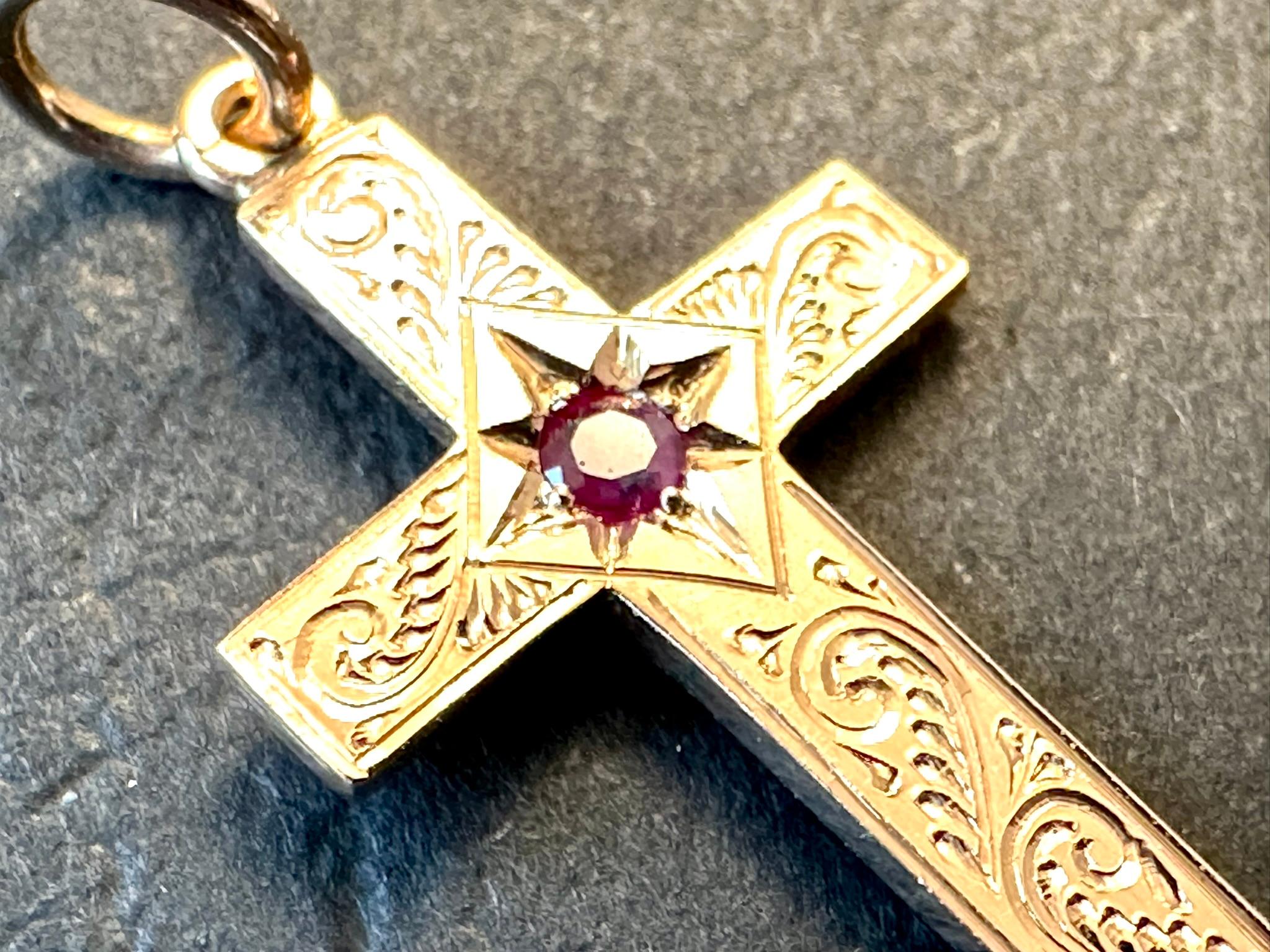 Croix allemande ancienne en or rose 14 carats et rubis Bon état - En vente à Esch-Sur-Alzette, LU