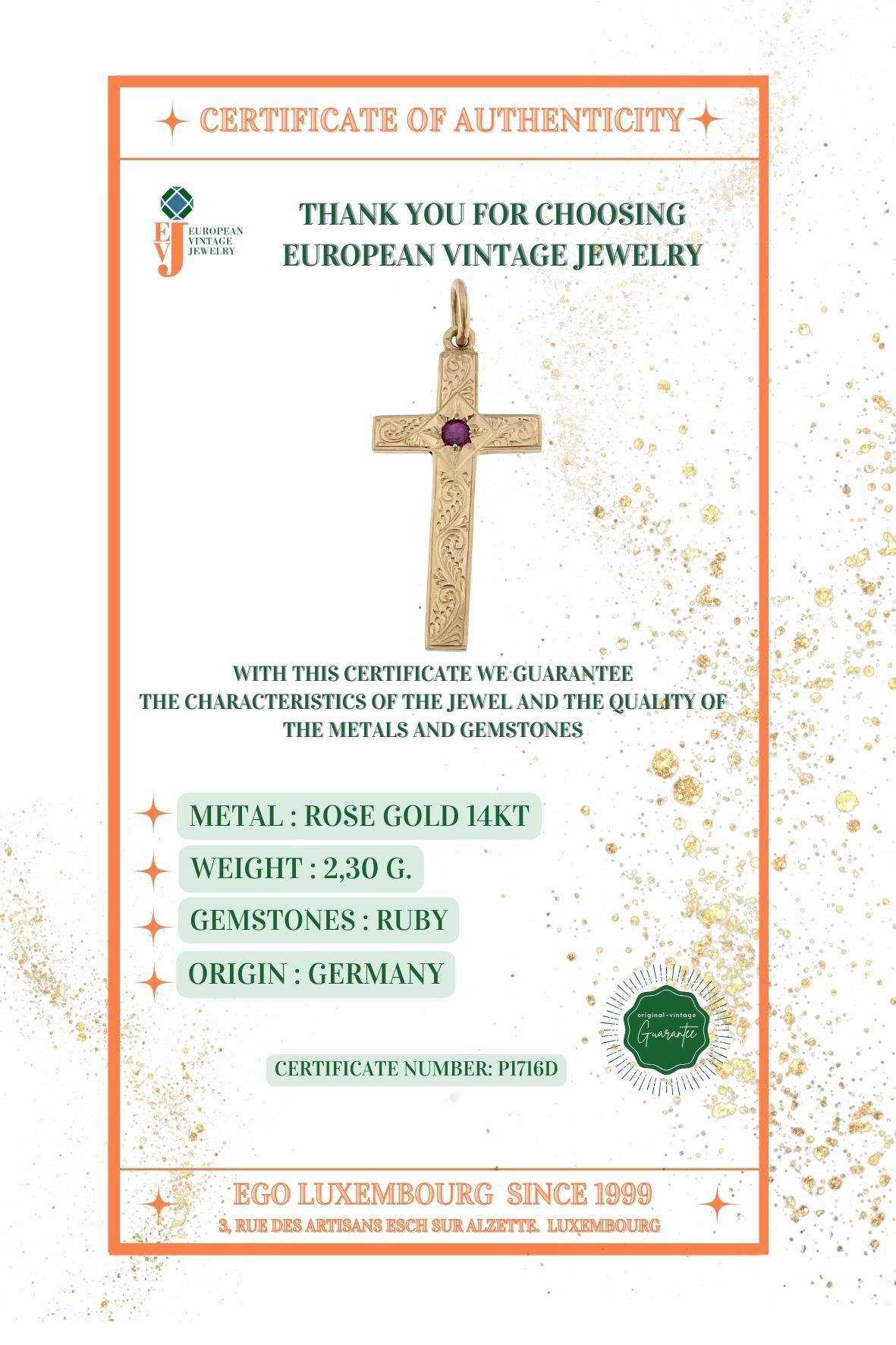 Croix allemande ancienne en or rose 14 carats et rubis en vente 1