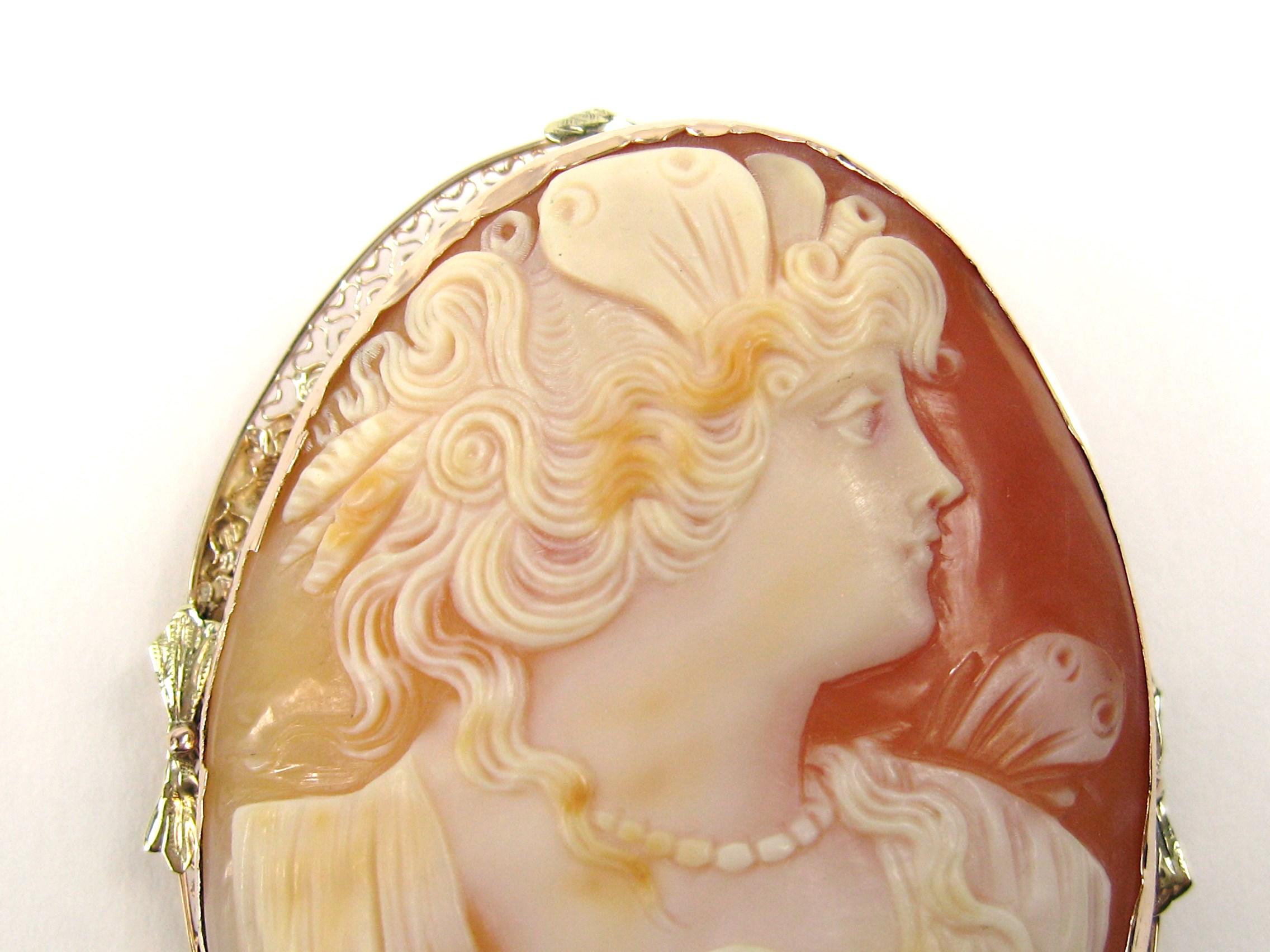 Antique 14 Karat Tri-Colored Gold Cameo Brooch Pendant In Good Condition For Sale In Wallkill, NY