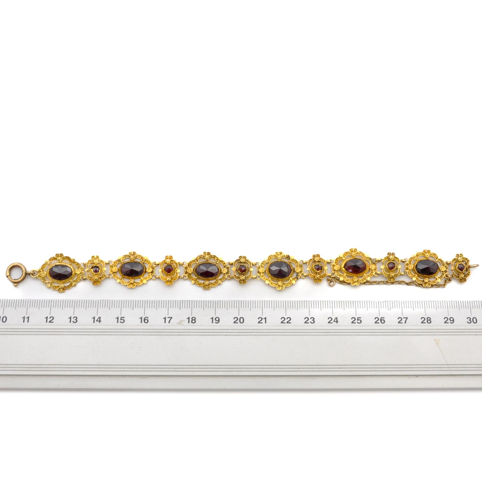 Bracciale antico in oro giallo 14 carati con cannetille e granati A Link in vendita 3