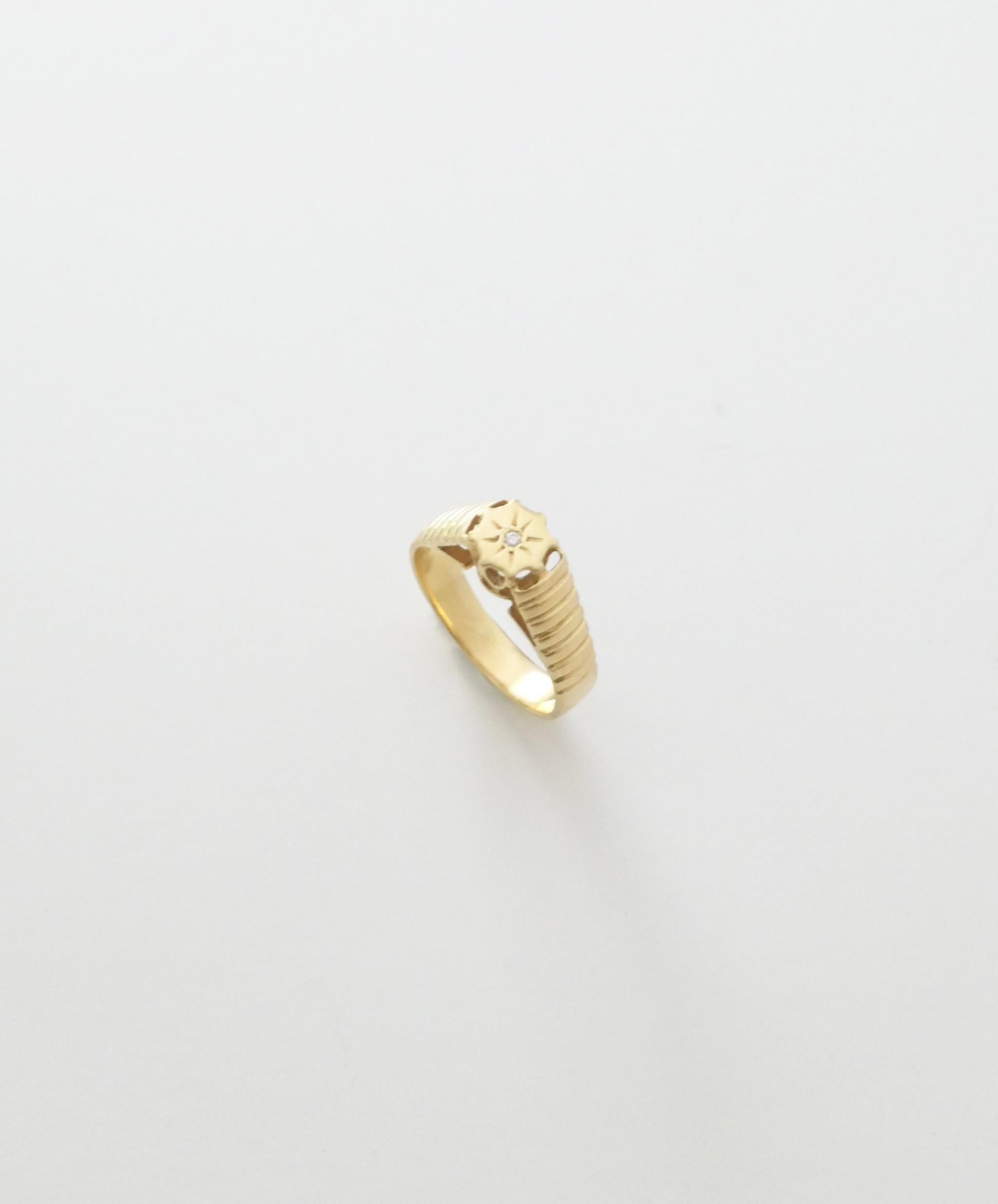 Edwardian Antique 14 Karat Yellow Gold Diamond Sunburst Ring For Sale