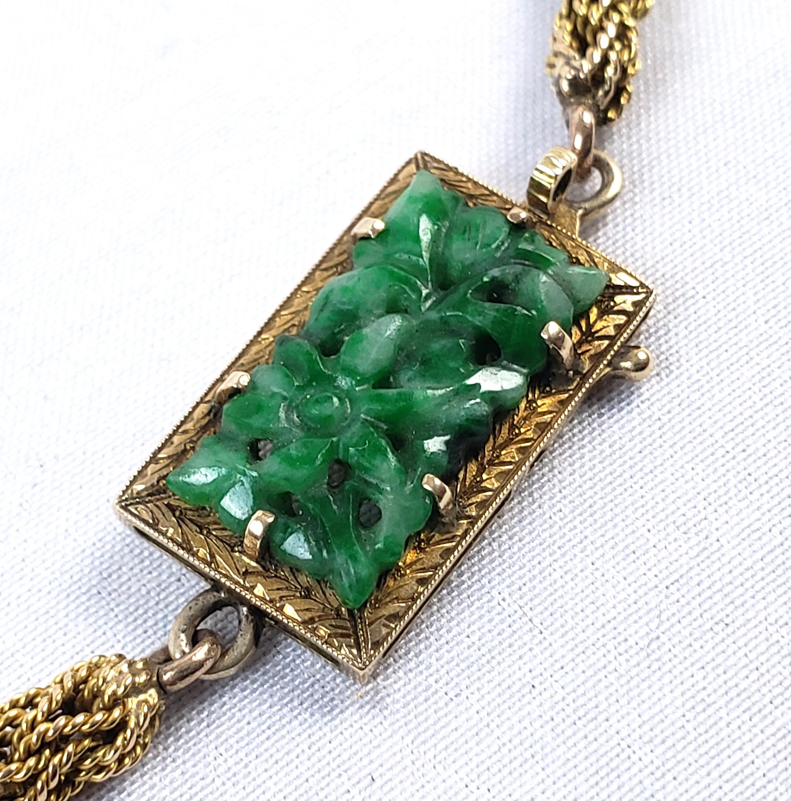 Antique 14 Karat Yellow Gold & Hand-Carved Jade Chinoiserie Styled Necklace In Good Condition For Sale In Hamilton, Ontario