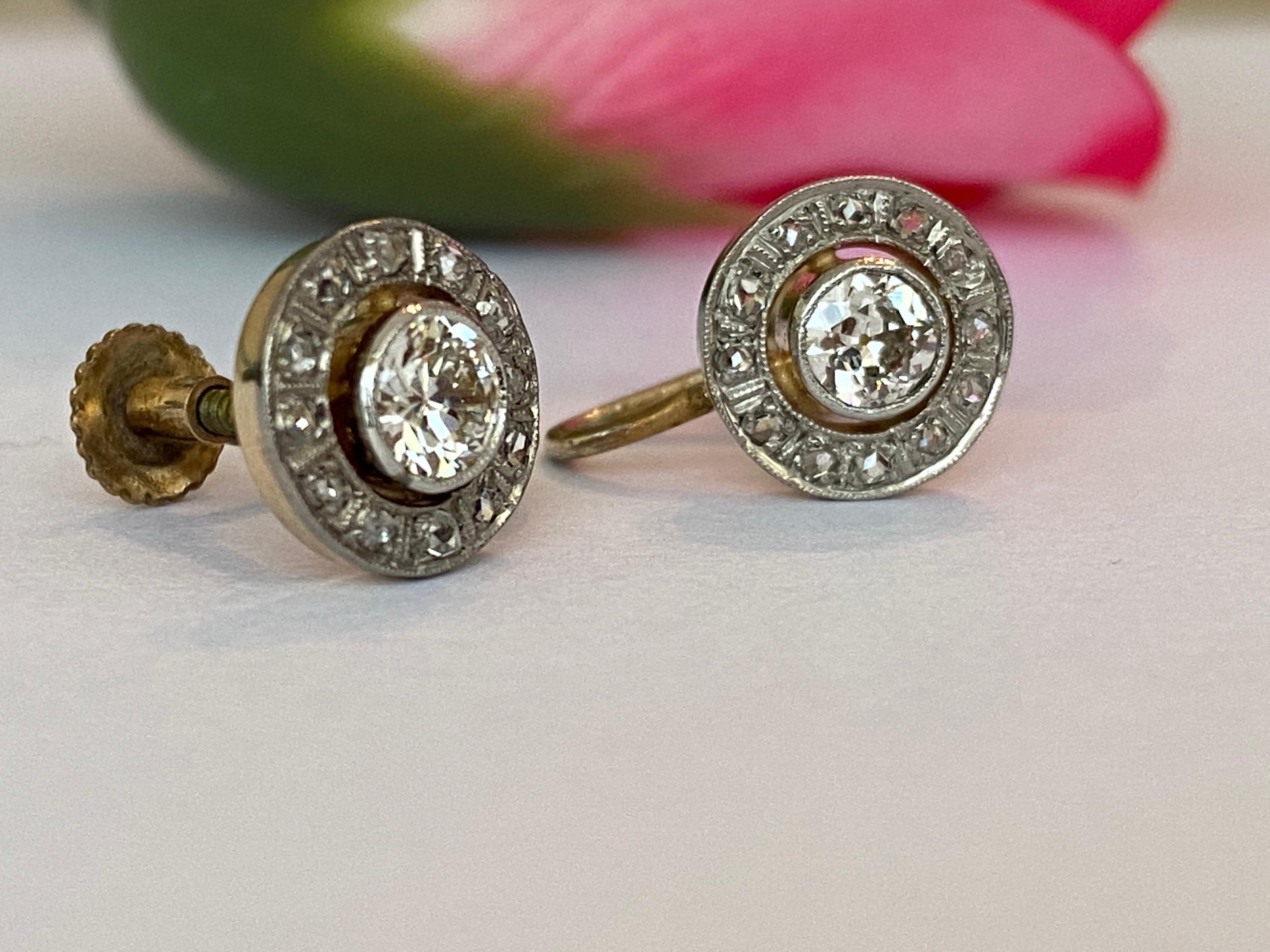 Antique 14 kt  Gold Halo Earrings with 0.74 ct Old-Cut Diamonds In Good Condition For Sale In AMSTERDAM, NL