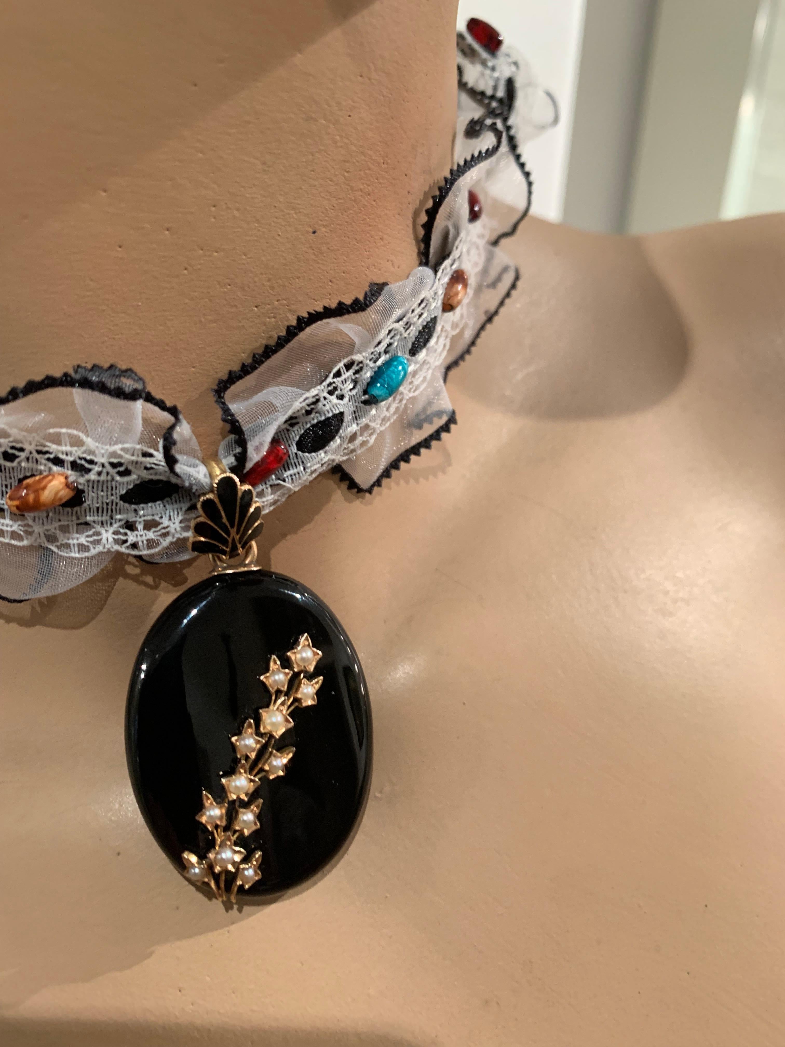 Antique 14 Karat Gold Locket Pendant Starburst Onyx Oriental Pearls Black Enamel In Good Condition For Sale In Munich, Bavaria