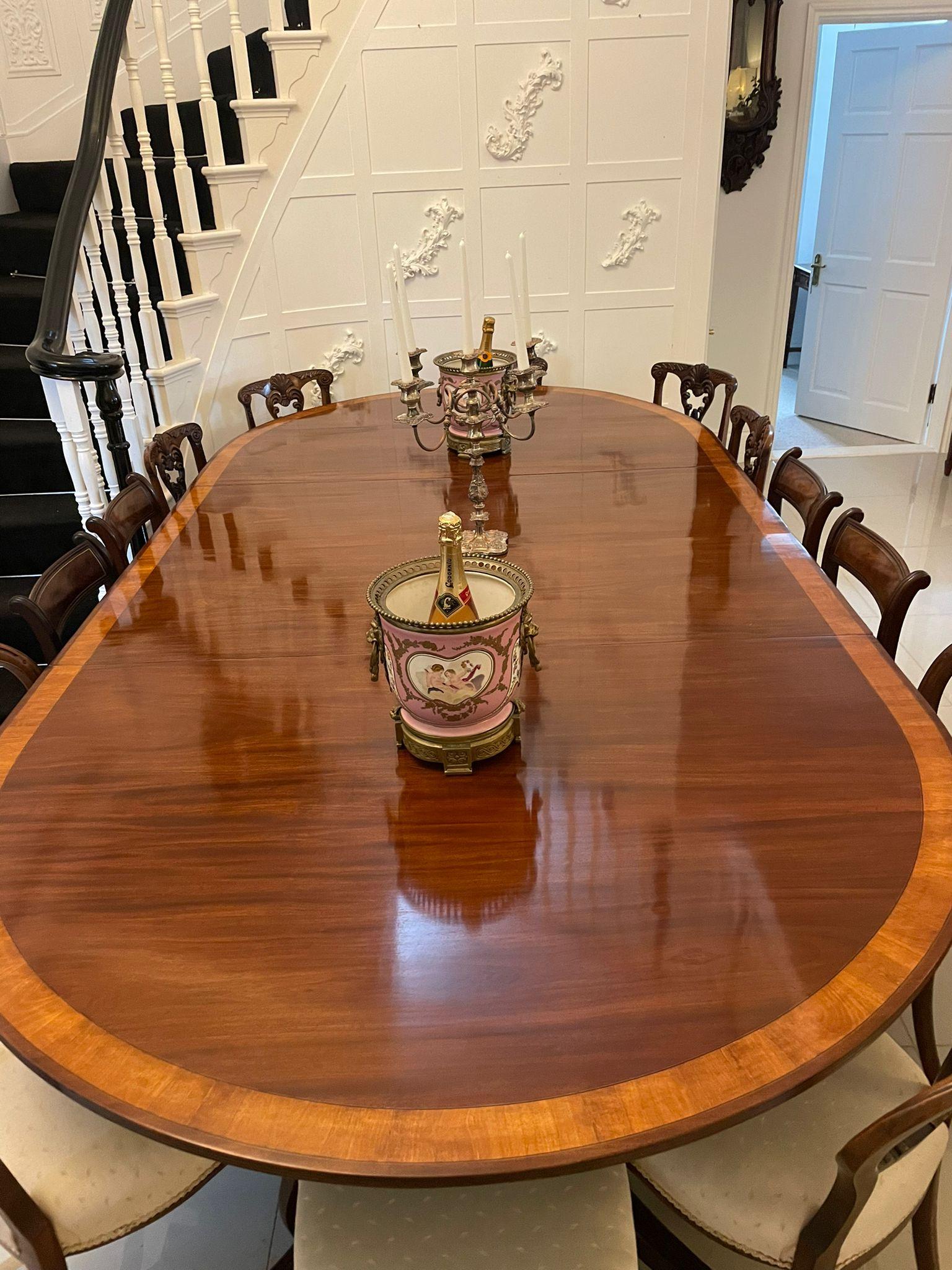 Antique 14 Seater Outstanding Quality Figured Mahogany Three Pilar Dining Table In Good Condition In Suffolk, GB