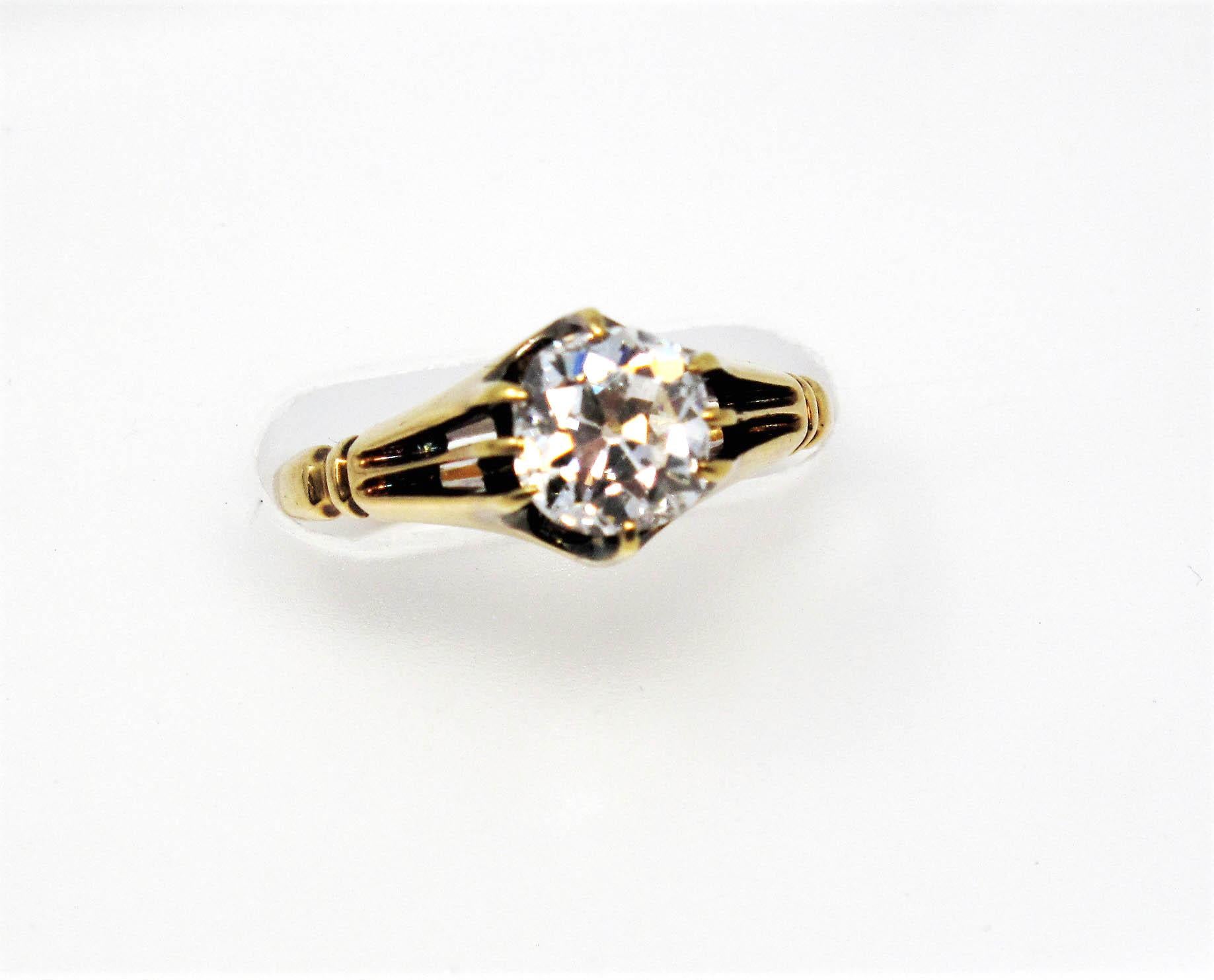 Antique 1.40 Carat Old Mine Cut Diamond Solitaire 18 Karat Yellow Gold Ring For Sale 5