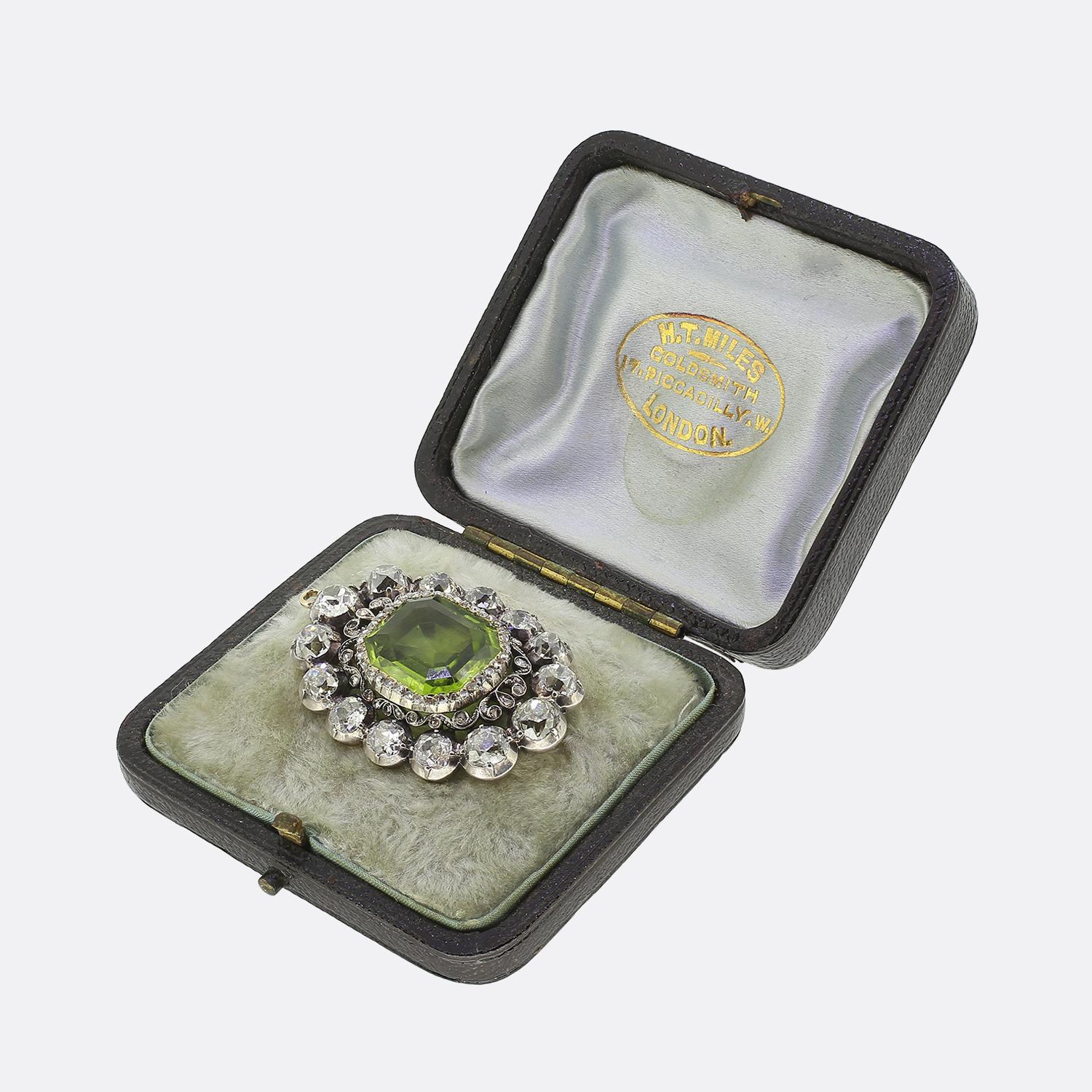 Pendentif broche antique en péridot et diamant de 15,00 carats Bon état - En vente à London, GB