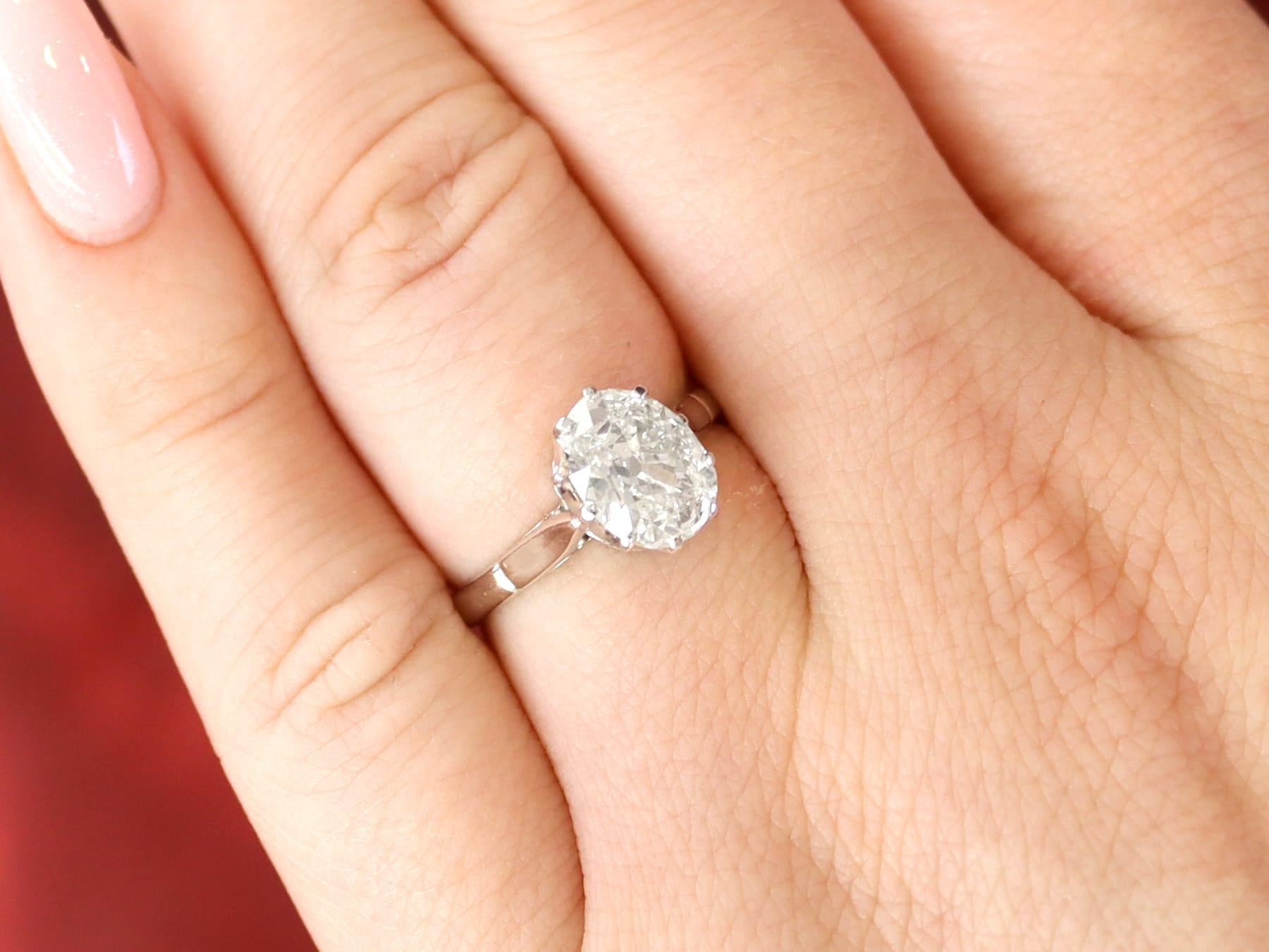 Women's or Men's Antique 1.42 Carat Diamond and 18k White Gold Solitaire Ring For Sale