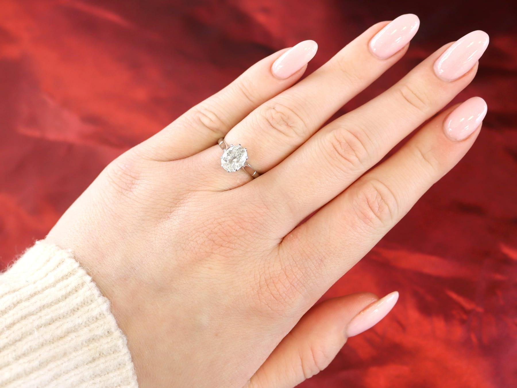 Antique 1.42 Carat Diamond and 18k White Gold Solitaire Ring For Sale 3