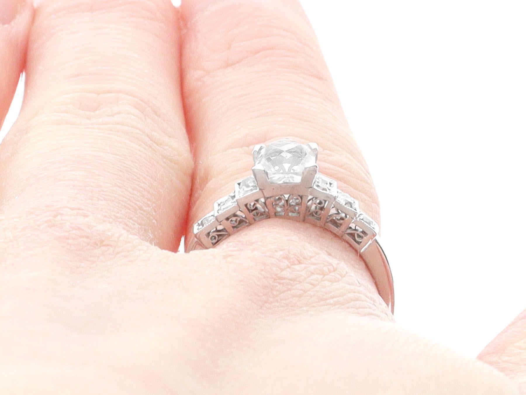 Bague solitaire ancienne en platine et diamant de 1,44 carat en vente 2