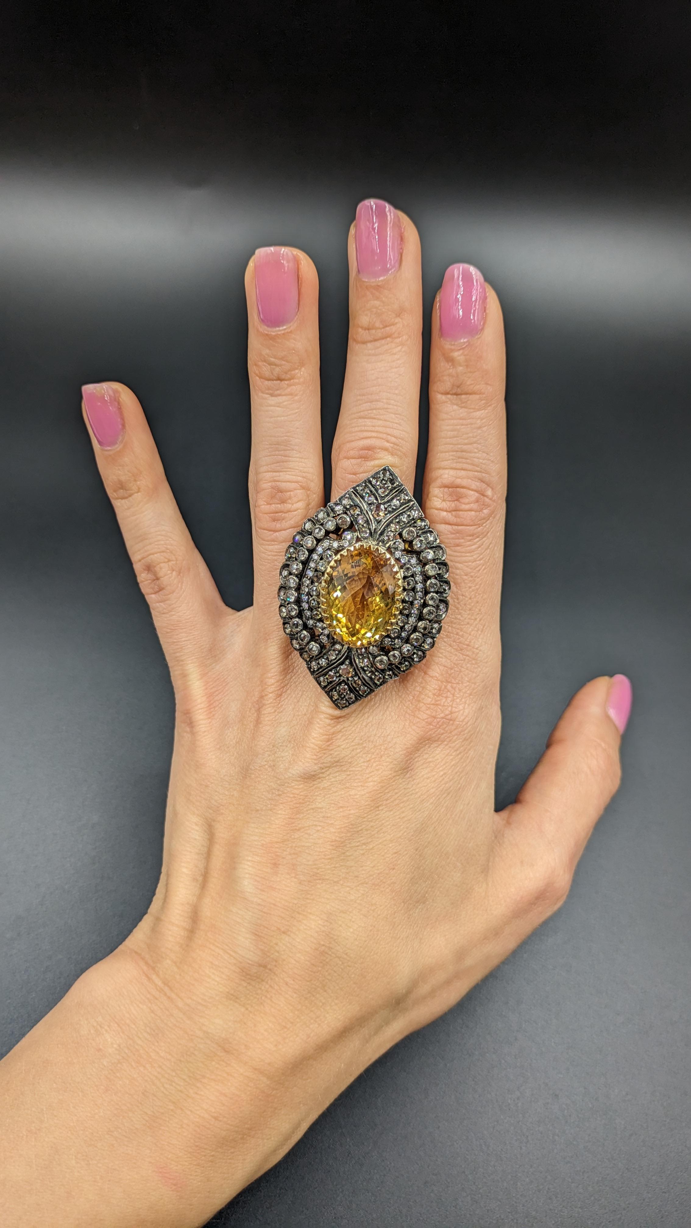 Bague ancienne en or 19 carats avec saphir jaune de 14,5 carats Pour femmes en vente