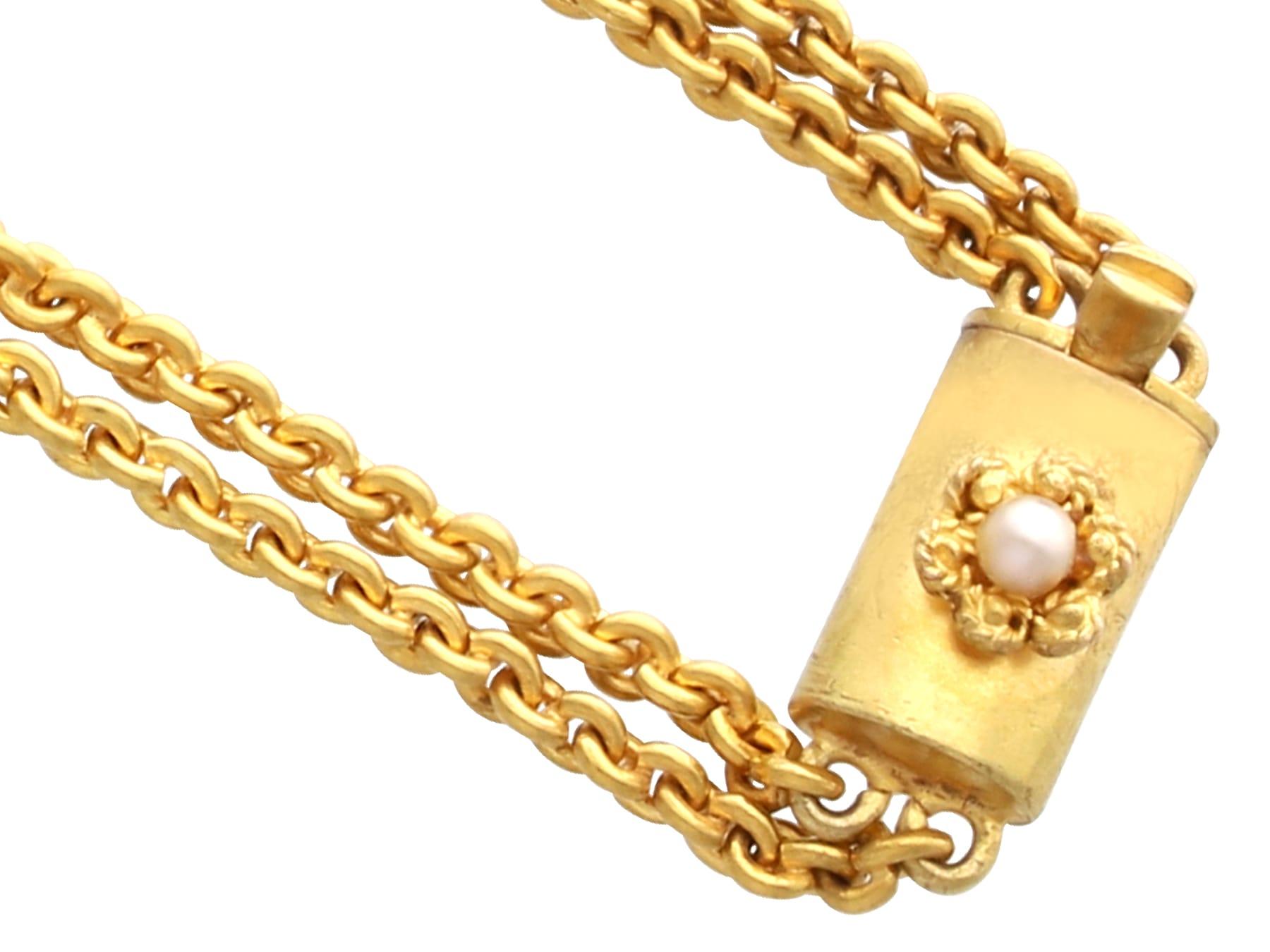 Antique 14.50 Carat Peridot and Pearl, 18k Yellow Gold Necklace Circa 1900 For Sale 2