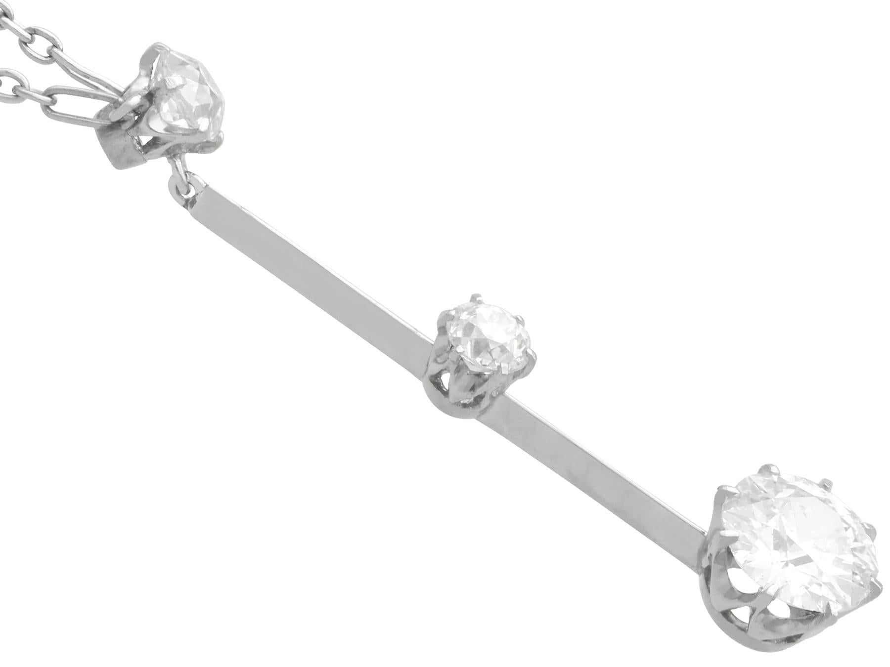 Collier pendentif ancien en or blanc 18 carats et diamants de 1,49 carat, c. 1930 Unisexe en vente