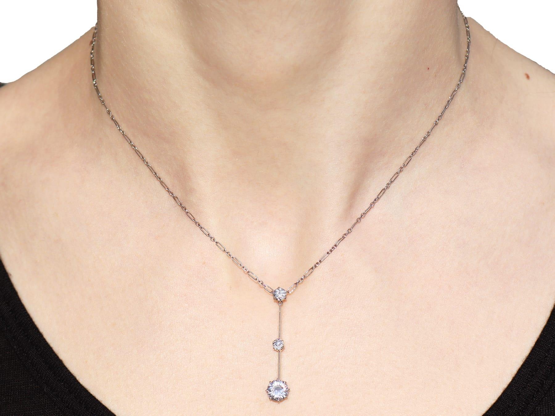 Collier pendentif ancien en or blanc 18 carats et diamants de 1,49 carat, c. 1930 en vente 3