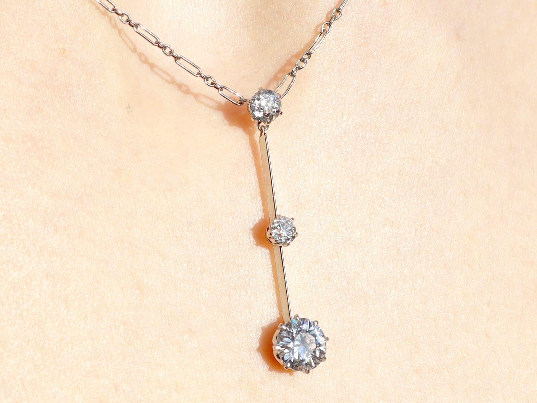 Collier pendentif ancien en or blanc 18 carats et diamants de 1,49 carat, c. 1930 en vente 4