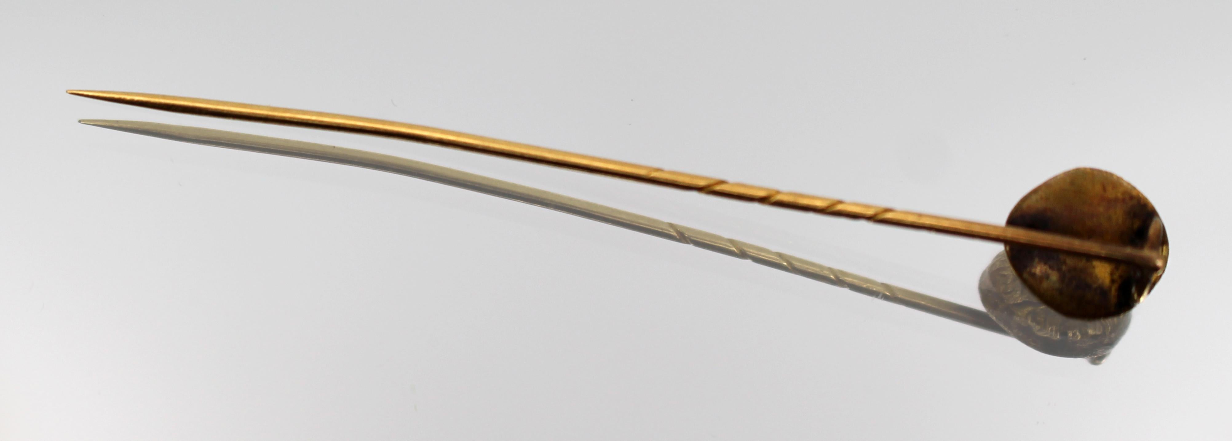 Antica spilla a bastone in oro 14ct e 20ct - motivo a maschera classica, 1880 ca. in vendita 3