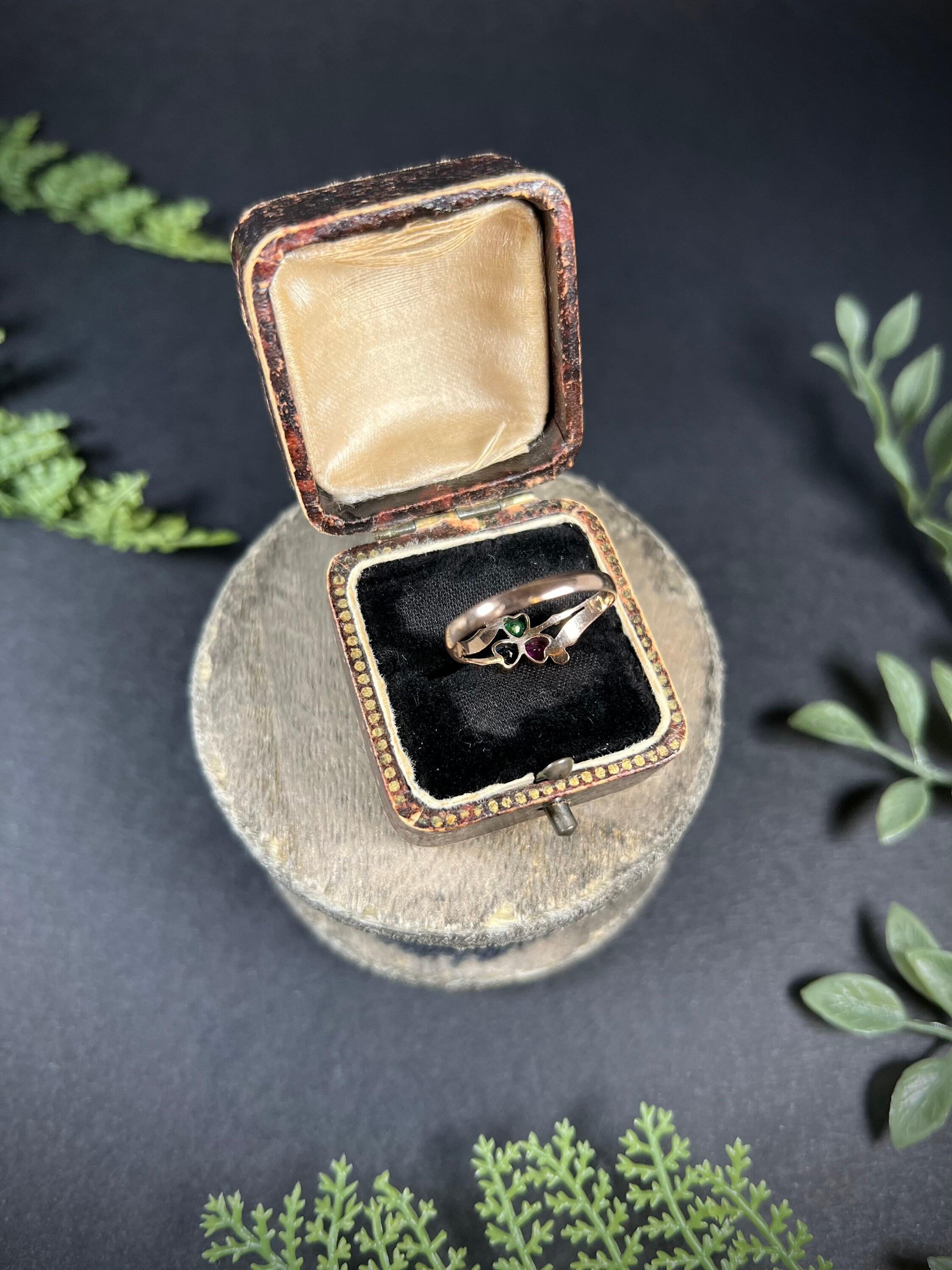 Bague ancienne en or 14ct des années 1920, saphir, rubis et émeraude, trèfle à trois feuilles en vente 5