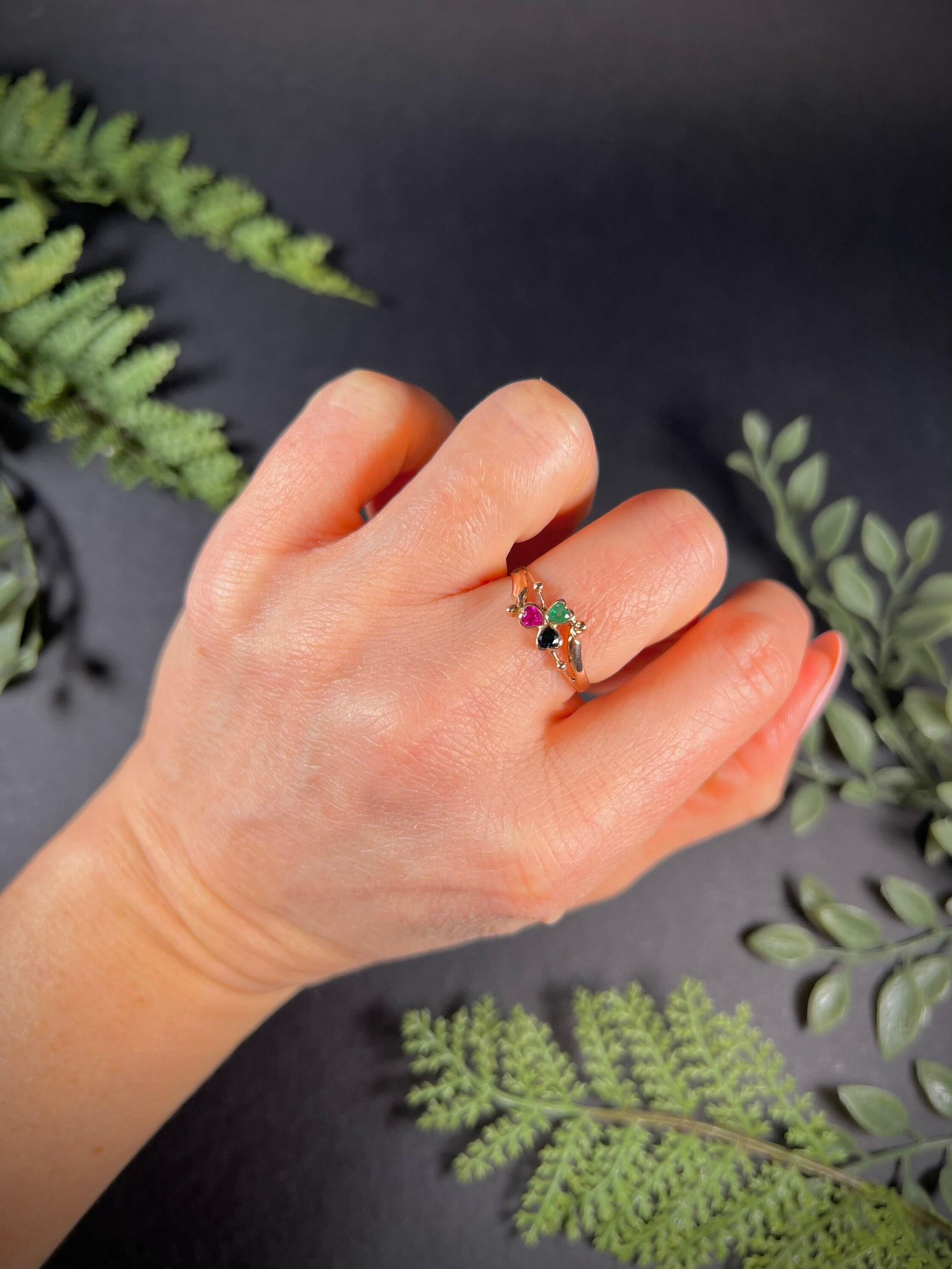 Bague ancienne en or 14ct des années 1920, saphir, rubis et émeraude, trèfle à trois feuilles en vente 7