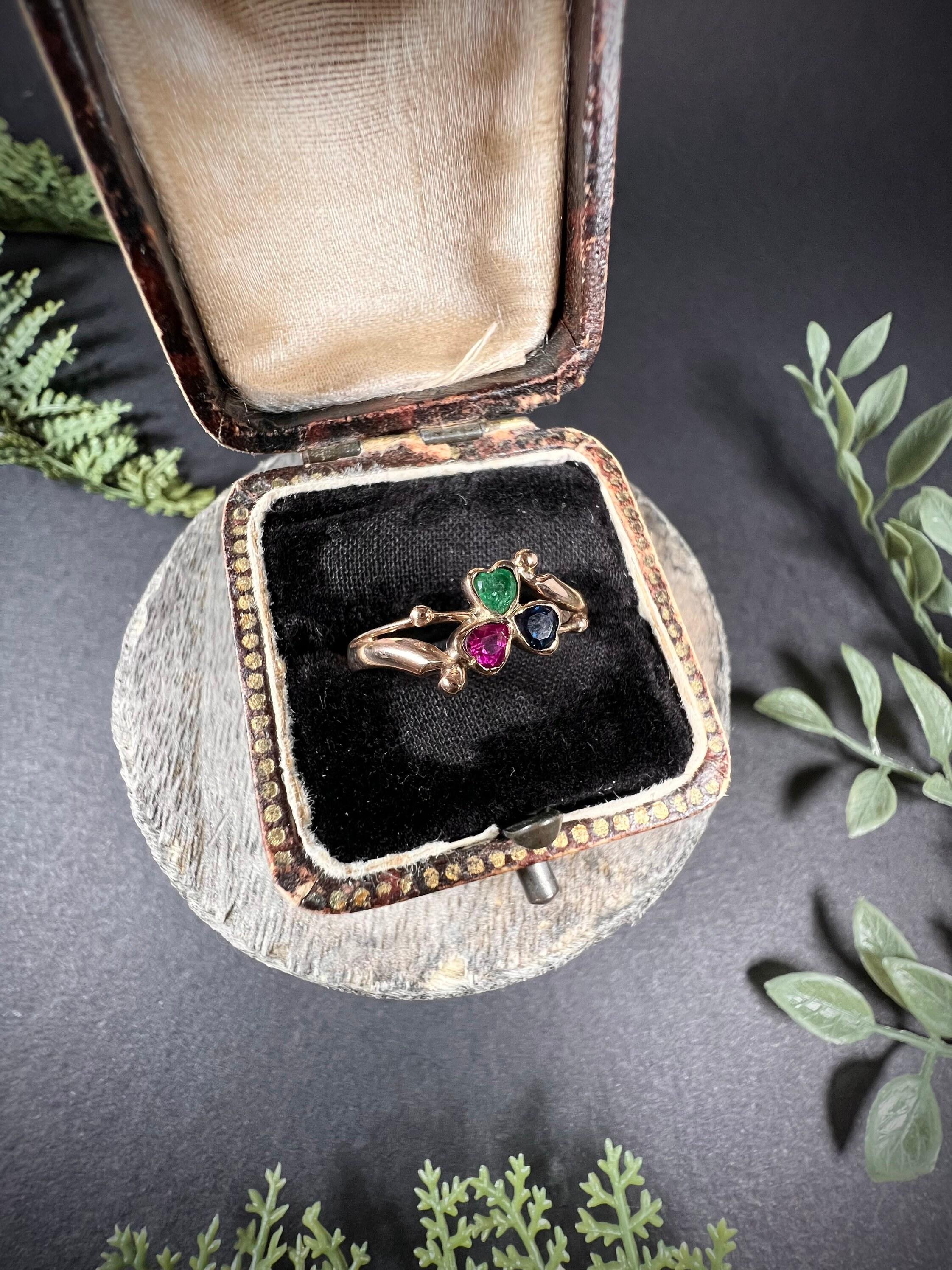 Bague ancienne en or 14ct des années 1920, saphir, rubis et émeraude, trèfle à trois feuilles en vente 2