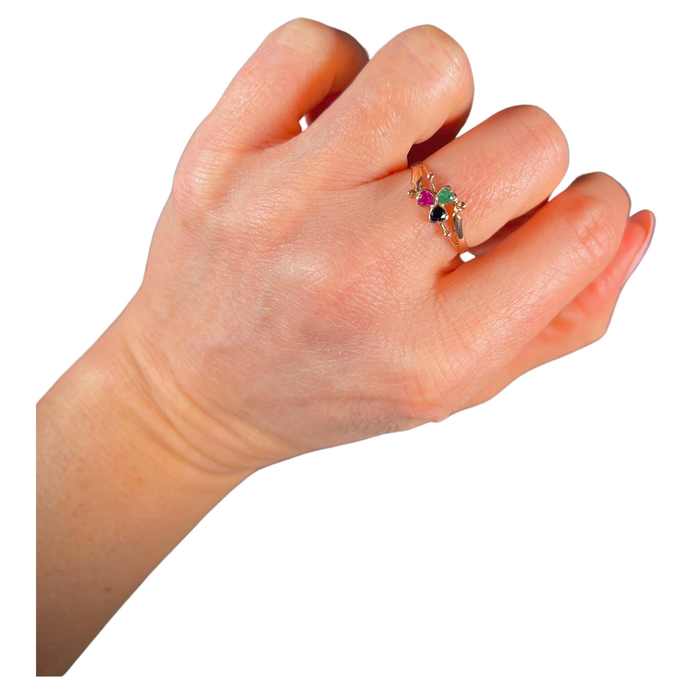 Bague ancienne en or 14ct des années 1920, saphir, rubis et émeraude, trèfle à trois feuilles en vente