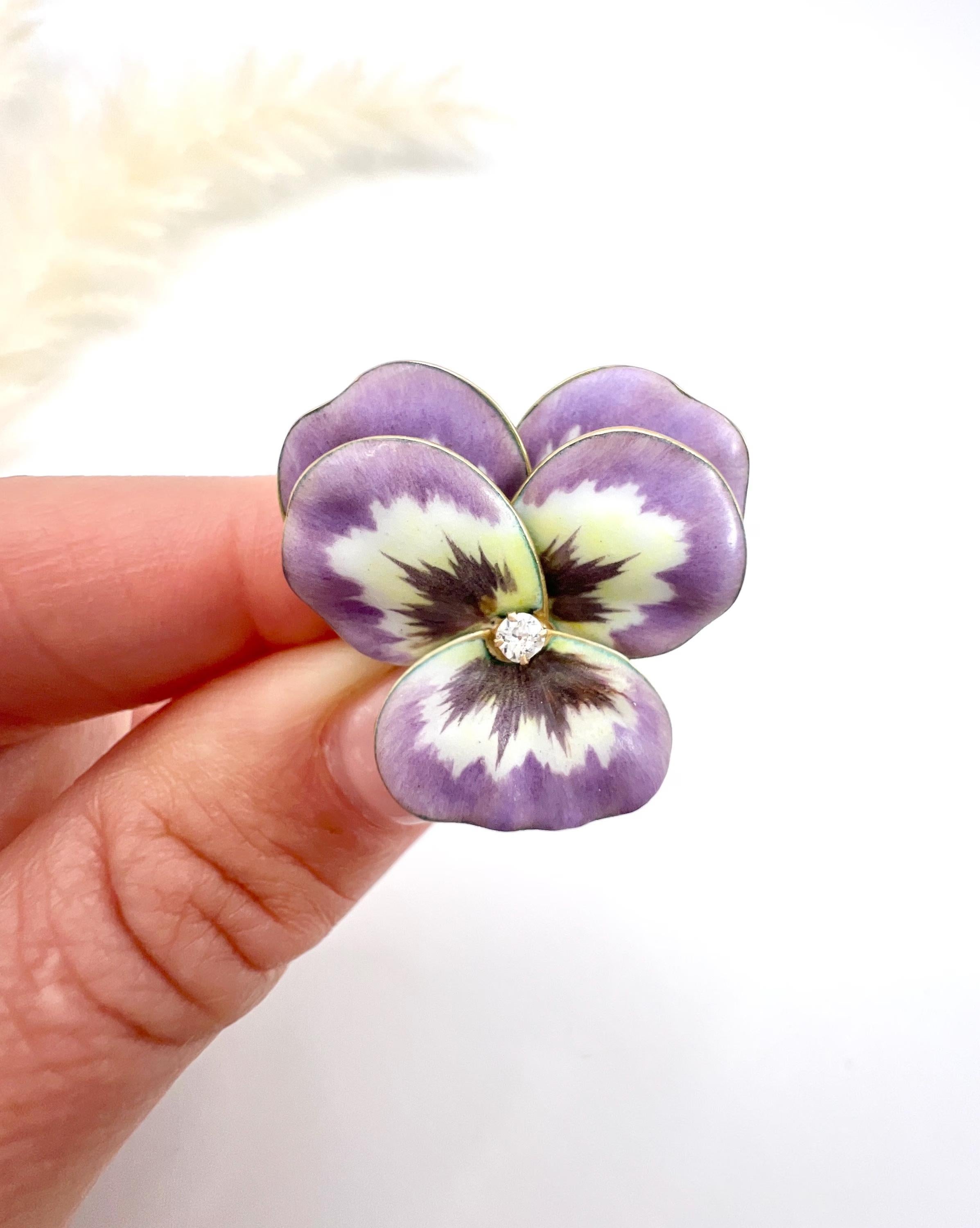 Antique 14ct Gold Edwardian era Enamel and Diamond Pansy Flower Pendent / Brooch en vente 4