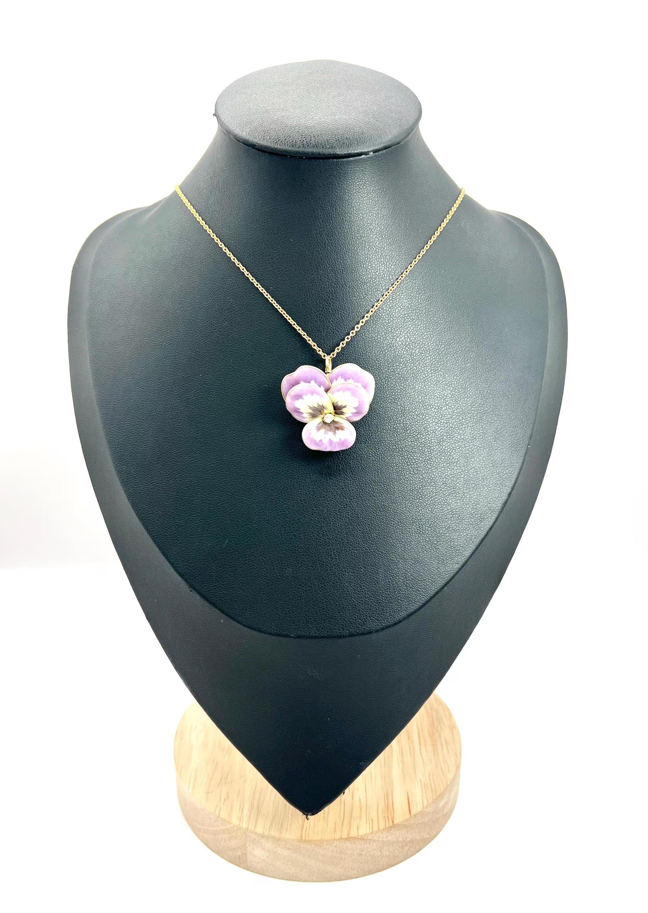 Édouardien Antique 14ct Gold Edwardian era Enamel and Diamond Pansy Flower Pendent / Brooch en vente